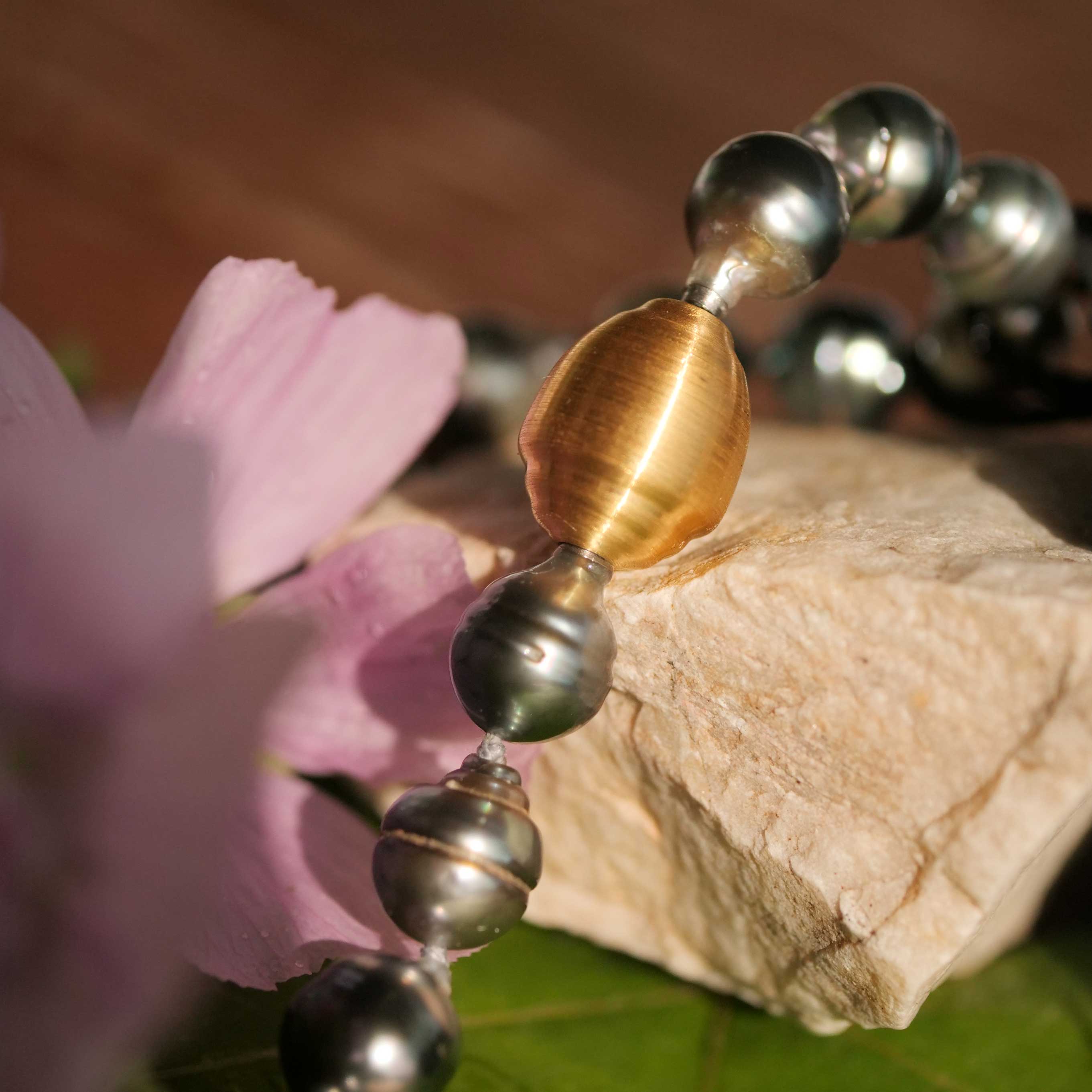 Tahitian cultured pearl necklace 8-11 mm baroque beautiful quality with intense lustre untreated 48 cm long