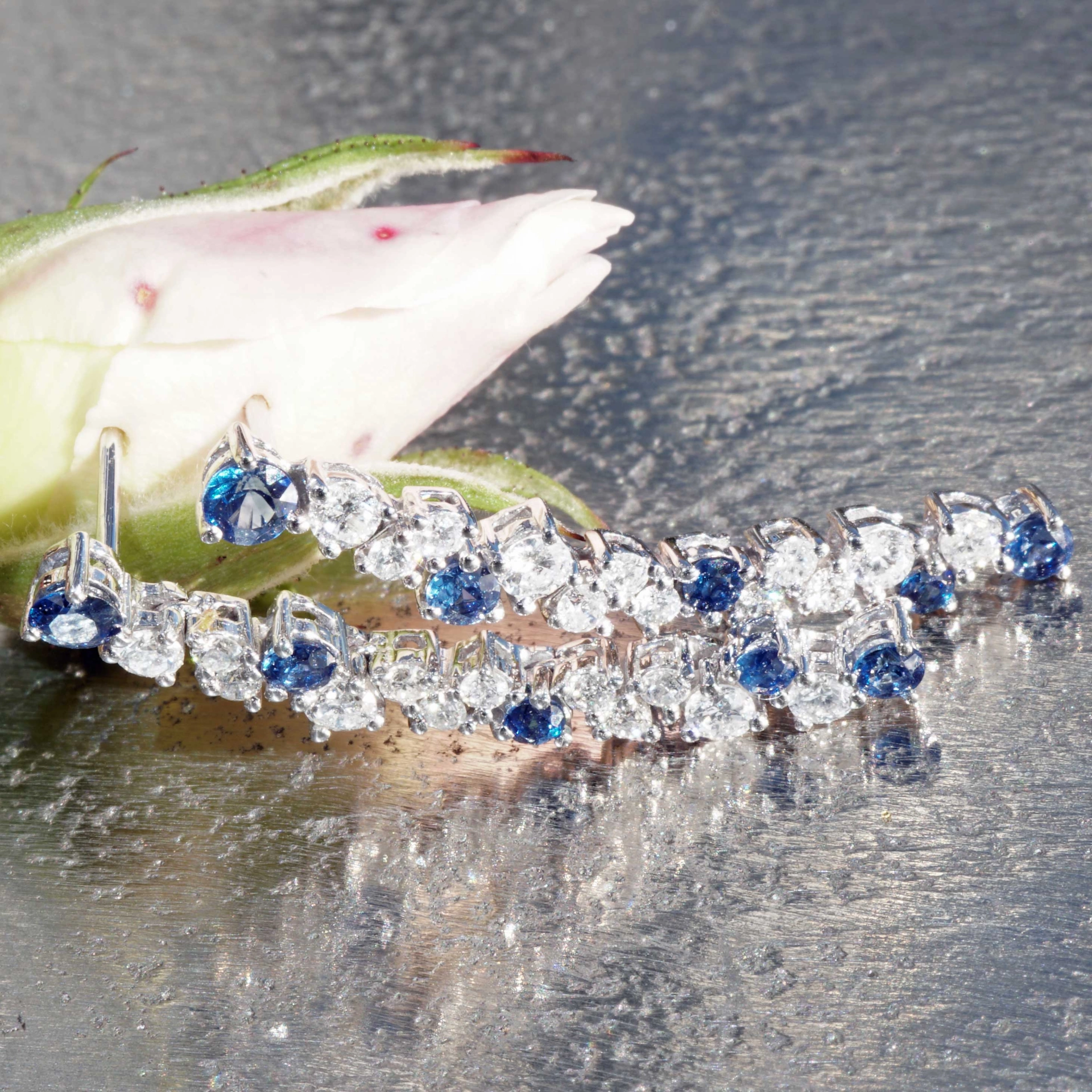 Saphire Brilliant Earrings 18 kt White Gold...for a glorious Appearance