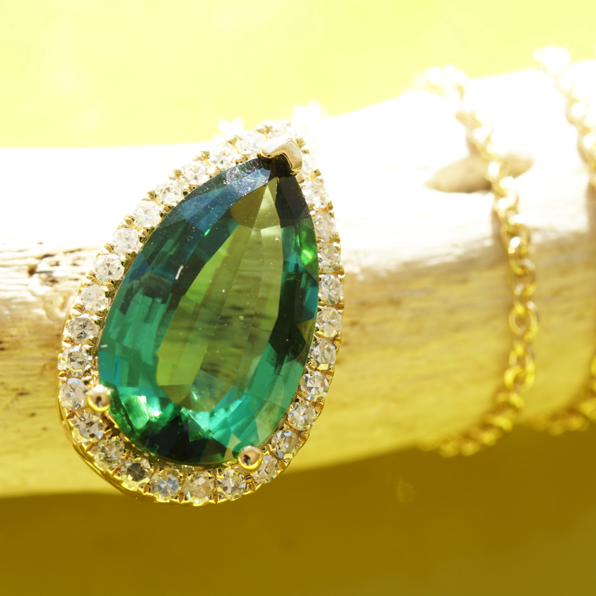 Turmalin Diamant Anhänger 2.28 ct 0.19 ct m. Kette AAA+, 750er Gelbgold, ...schöner geht nicht