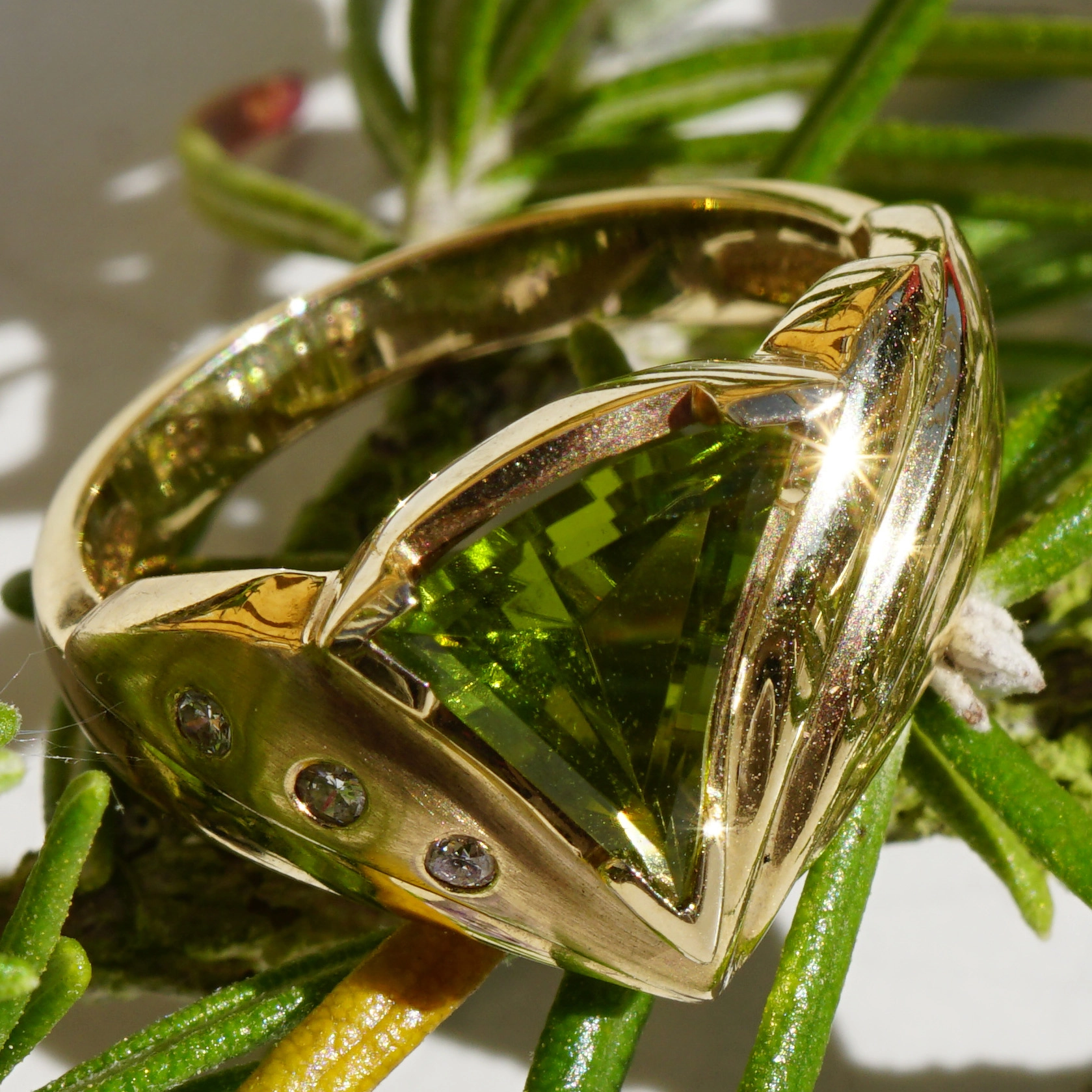 Peridot Brillant Ring 585er Gelbgold  0.06 ct W VS .....green energy