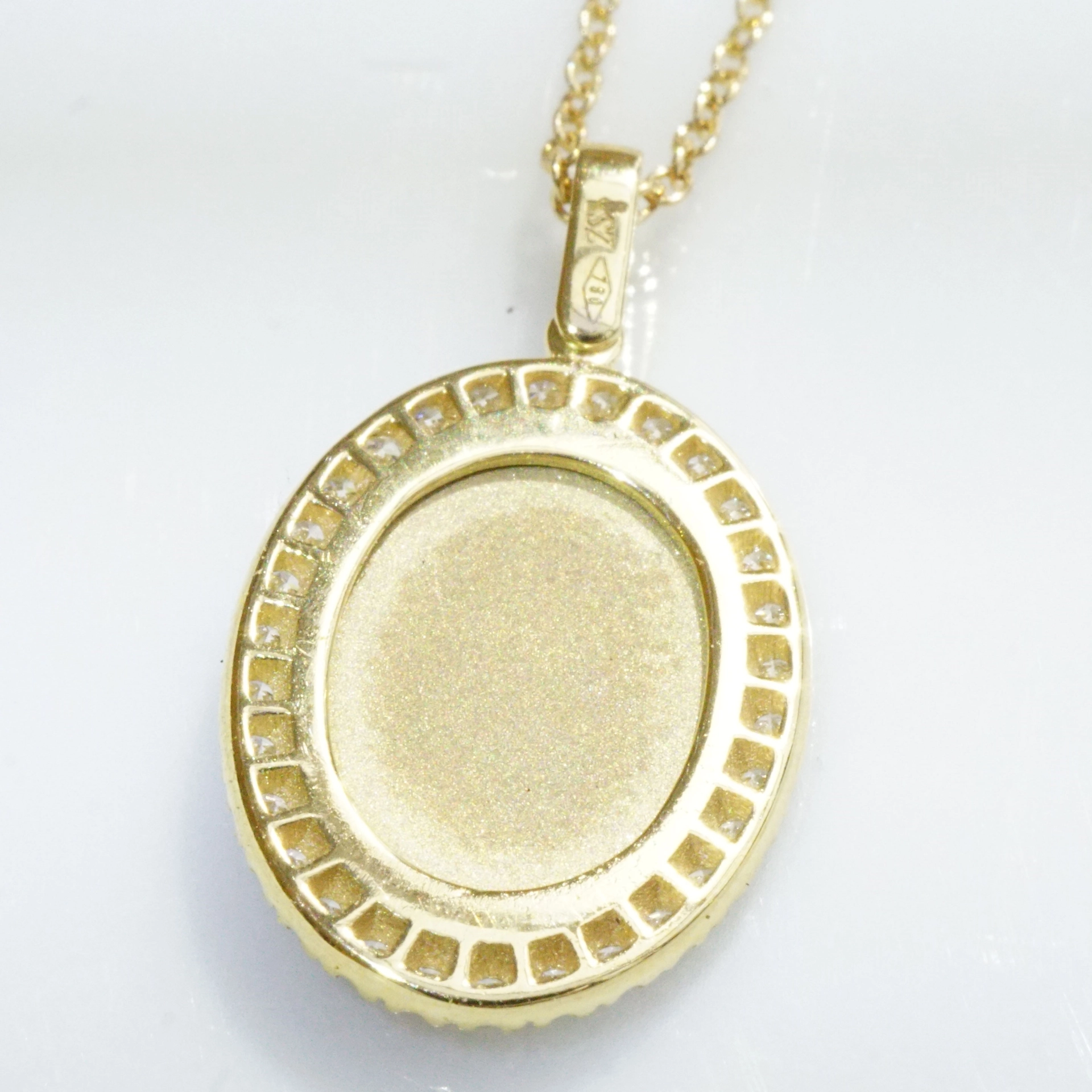 Sweet Madonna Pendant made in Italy, perfectly set in 750 Rose Gold 0.21 ct TW VS