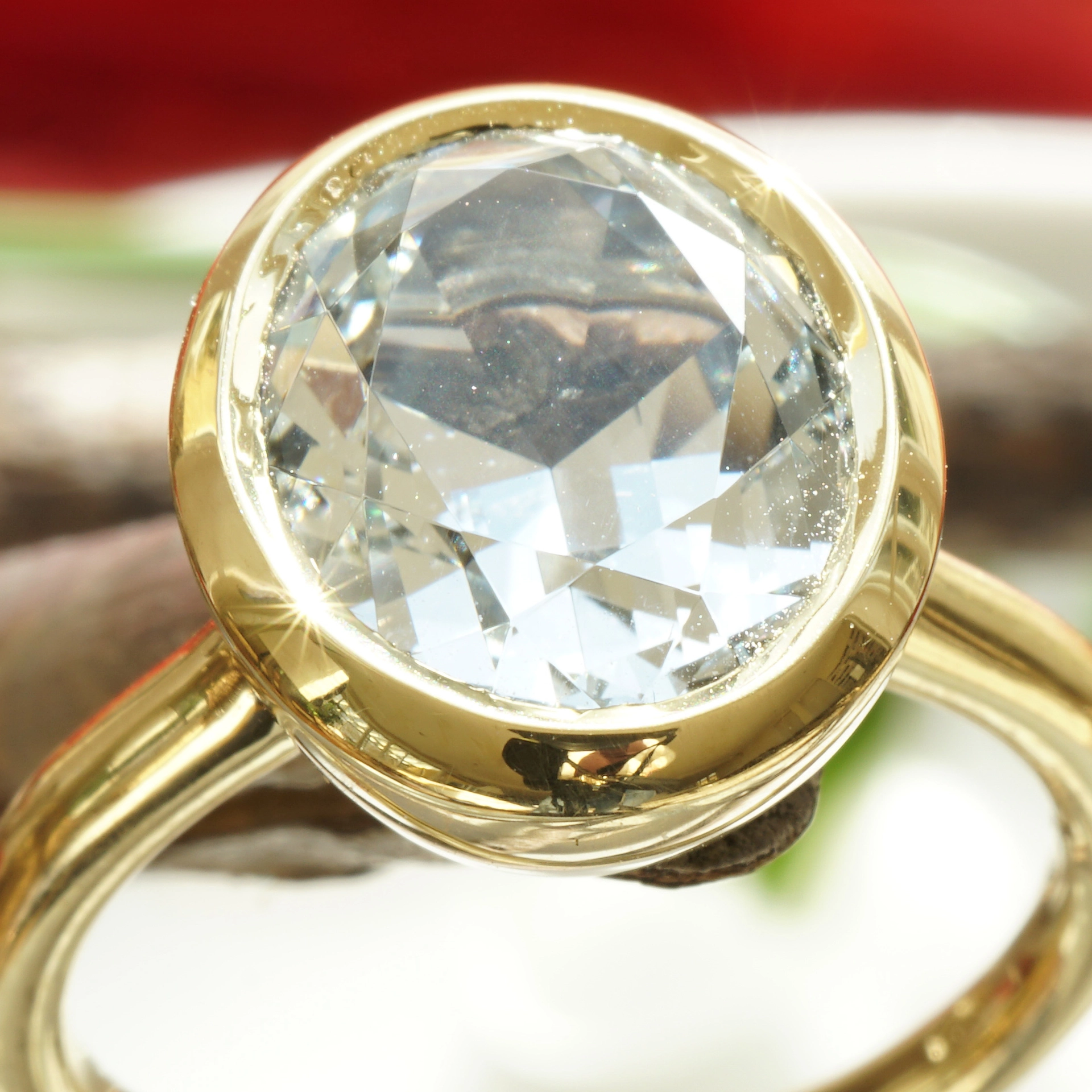 Goshenite beryl ring 4.82 ct, 750 yellow gold Mozambique ... colorless pure form