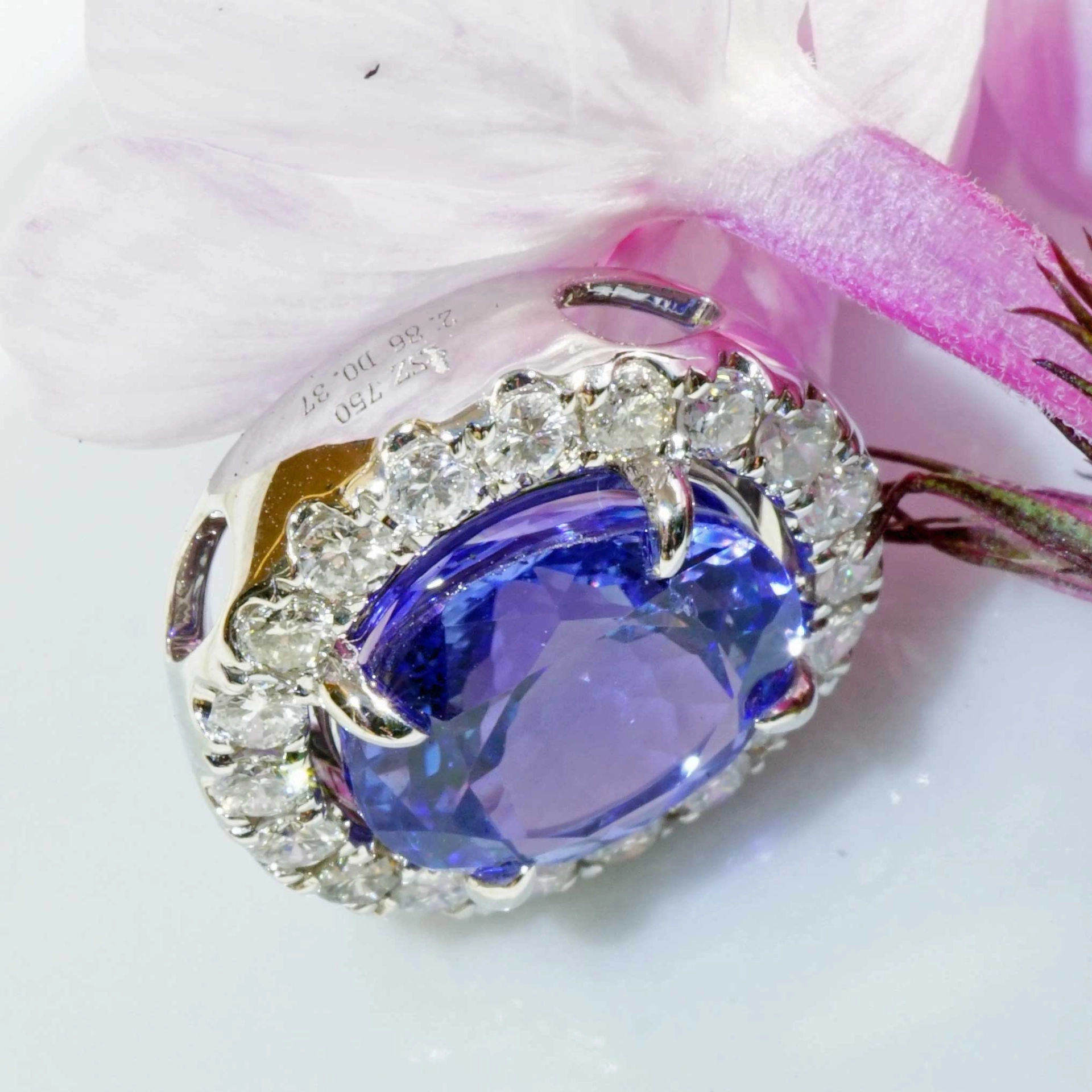 Tansanite Brilliant Pendant 2.86 ct 0.37 ct TW VS..hot blue 18kt White Gold...great Color