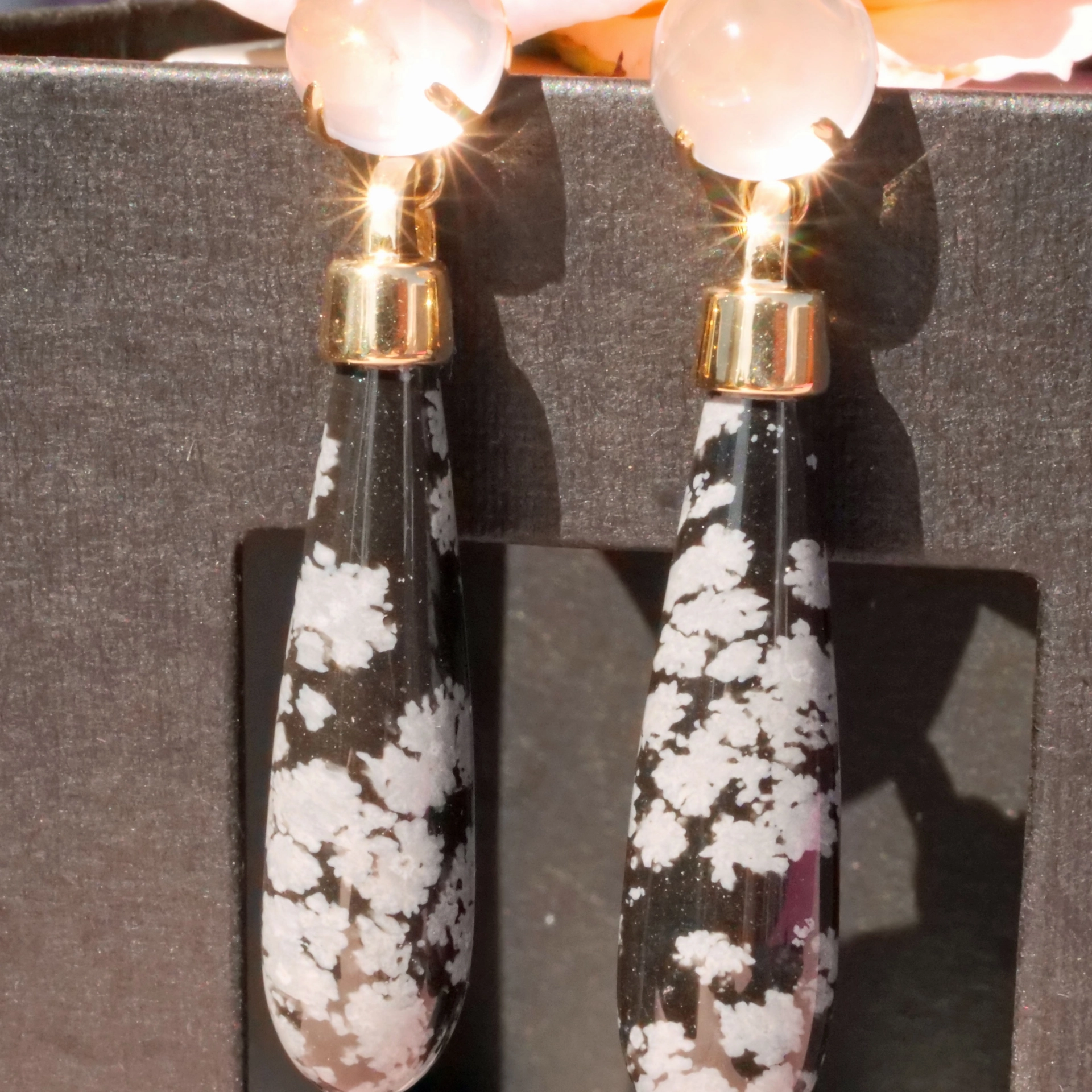 Snowflakes Obsidian Rosequartz Earrings 18 kt Yellowgold..wonderful natural Gems