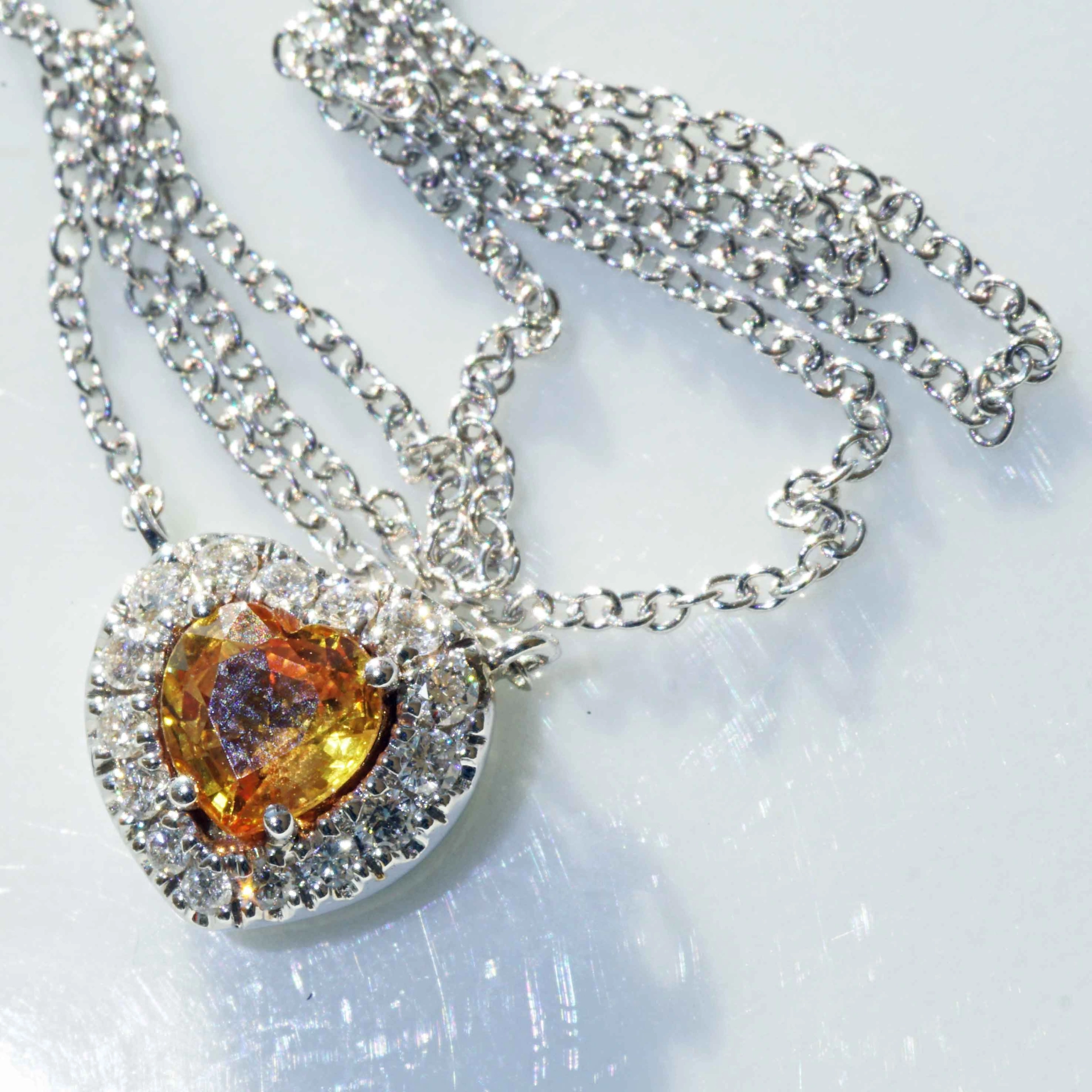 18 kt Whitegold Diamond Saphire Necklace....in the Color of Luck Orange-Yellow