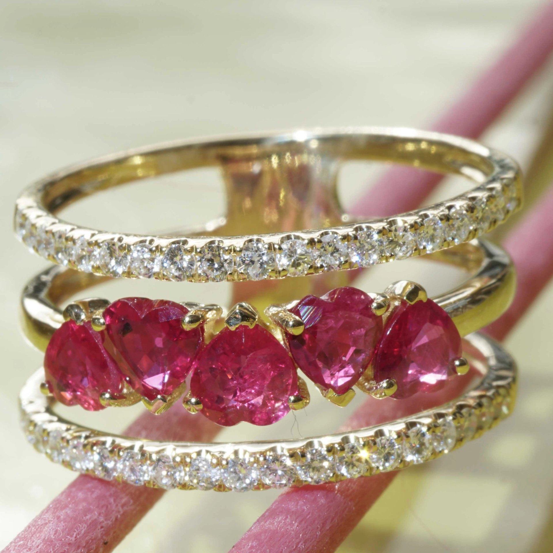 Ruby Brilliant Ring 18 kt Yellowgold....5 Hearts for special occasions....