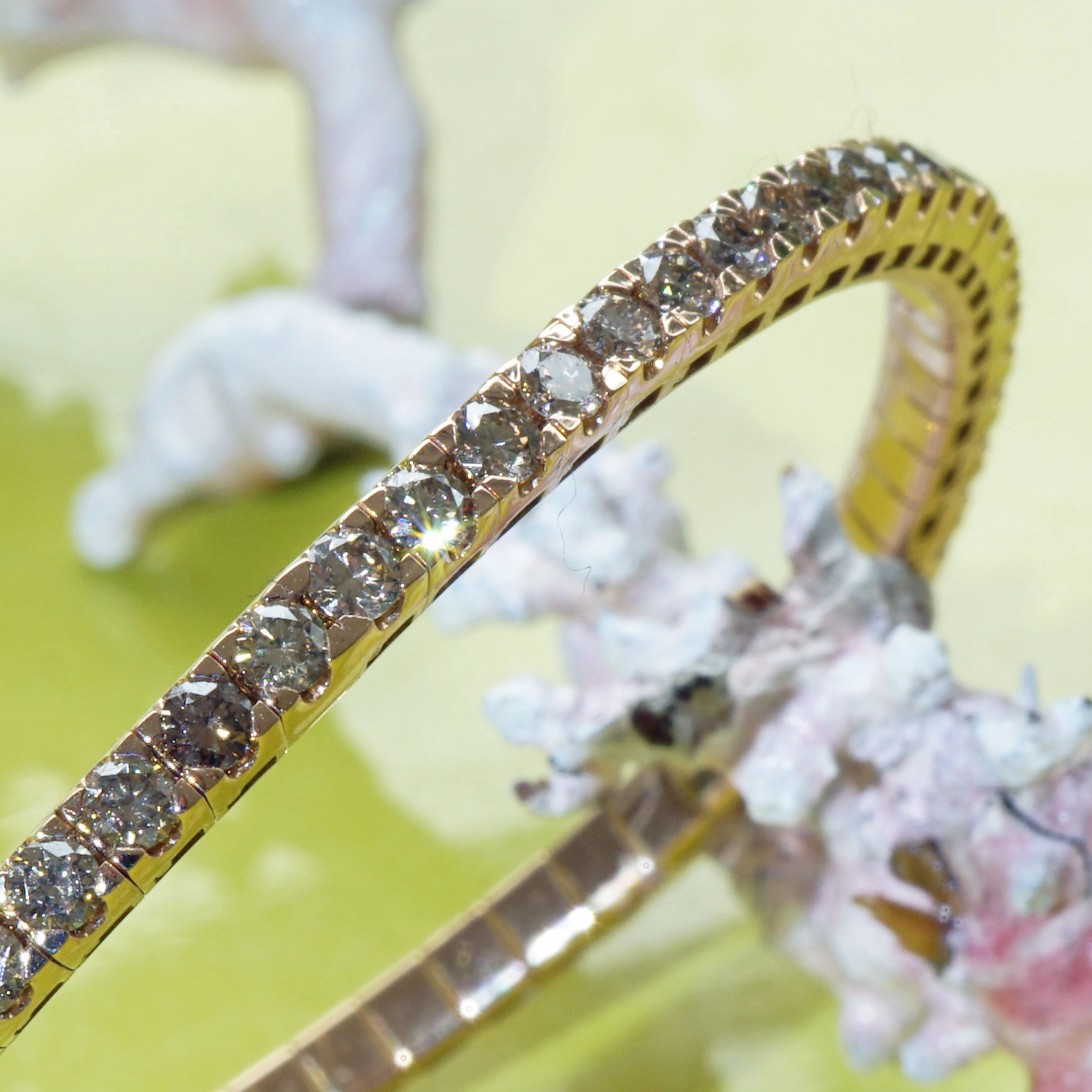 The hottest amazing piece of jewelry Flexi Bracelet 3.77 ct VS