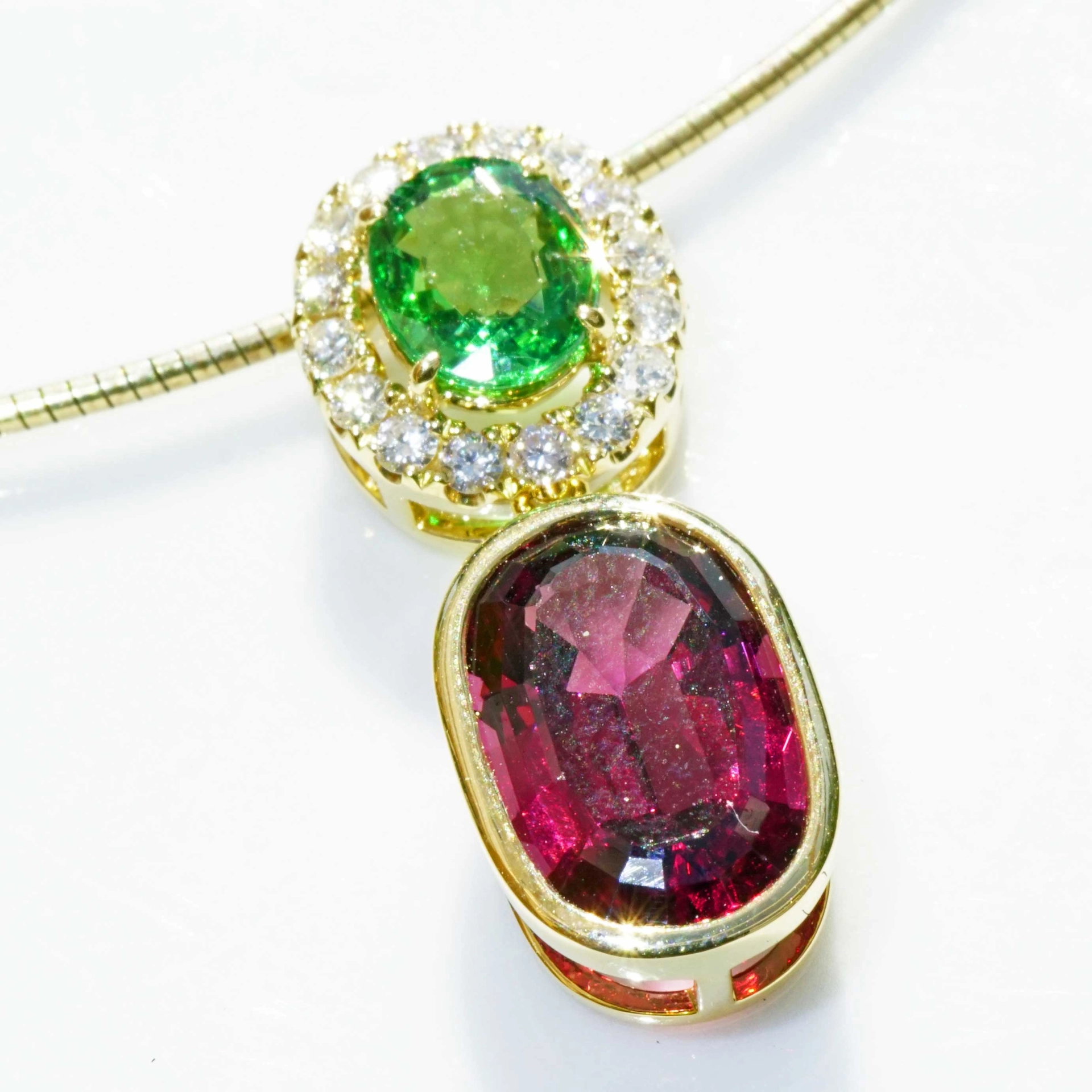 Pendant with fine Garnet Tsavorite and diamonds...red green Combination..phantastic!