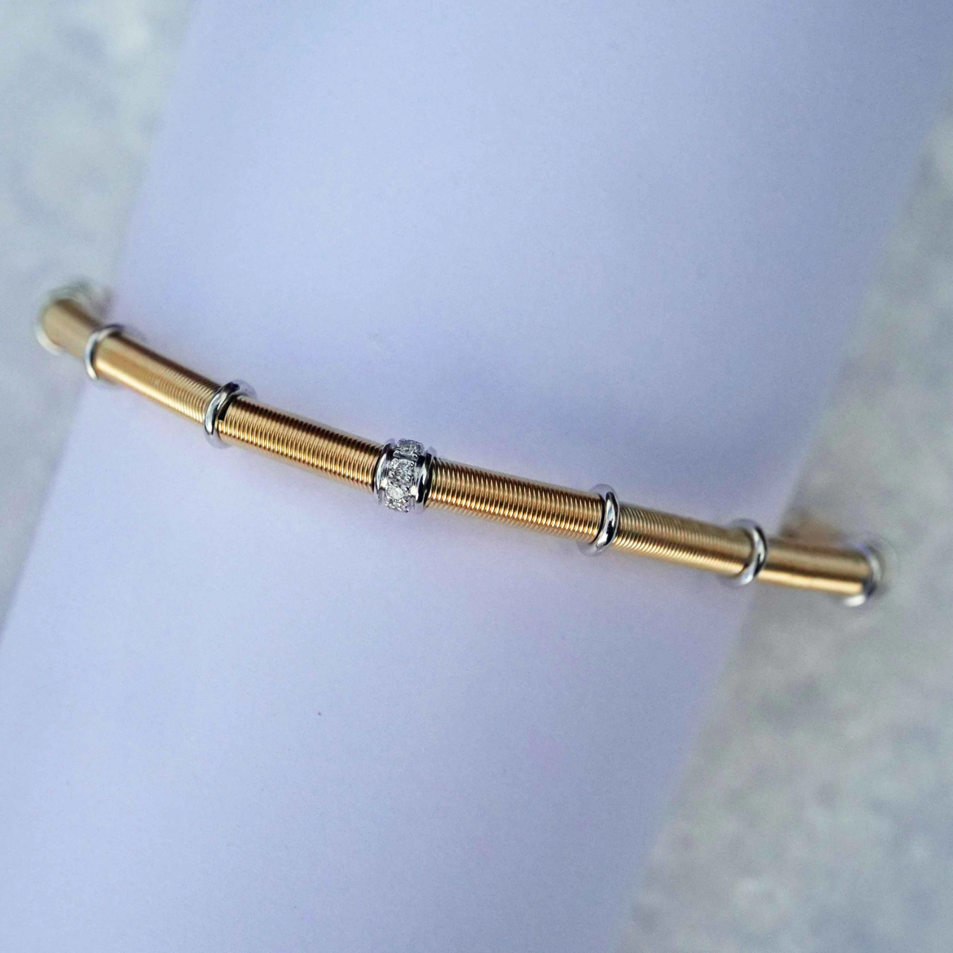Strechy Brilliant Bracelet Ivy 18 kt Yellow Gold Wire Wrapping Präzion Silhouette Germany