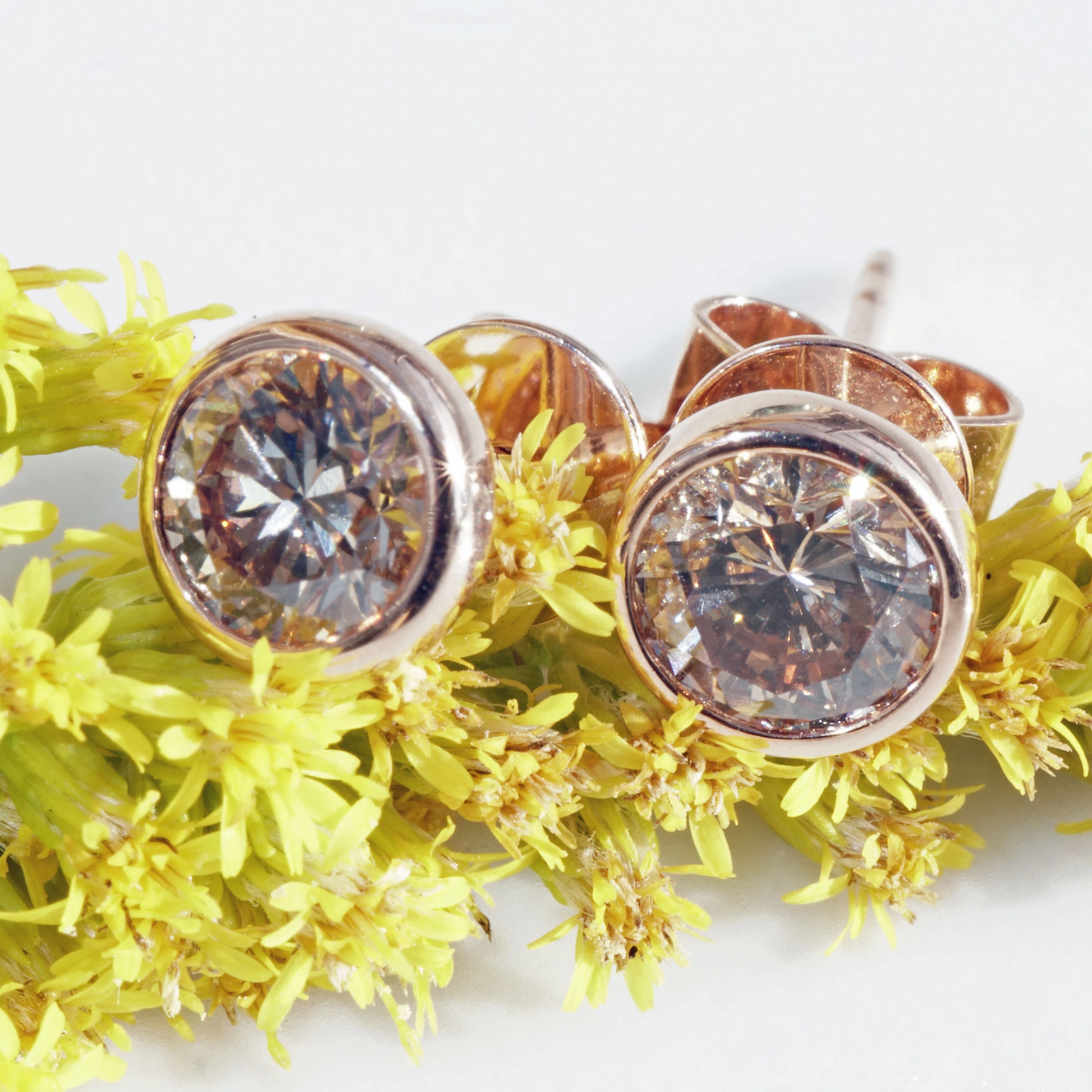 Solitaire Diamond Stud Earrings with great Brilliance 1.04 ct  brown SI 18 kt Rose Gold