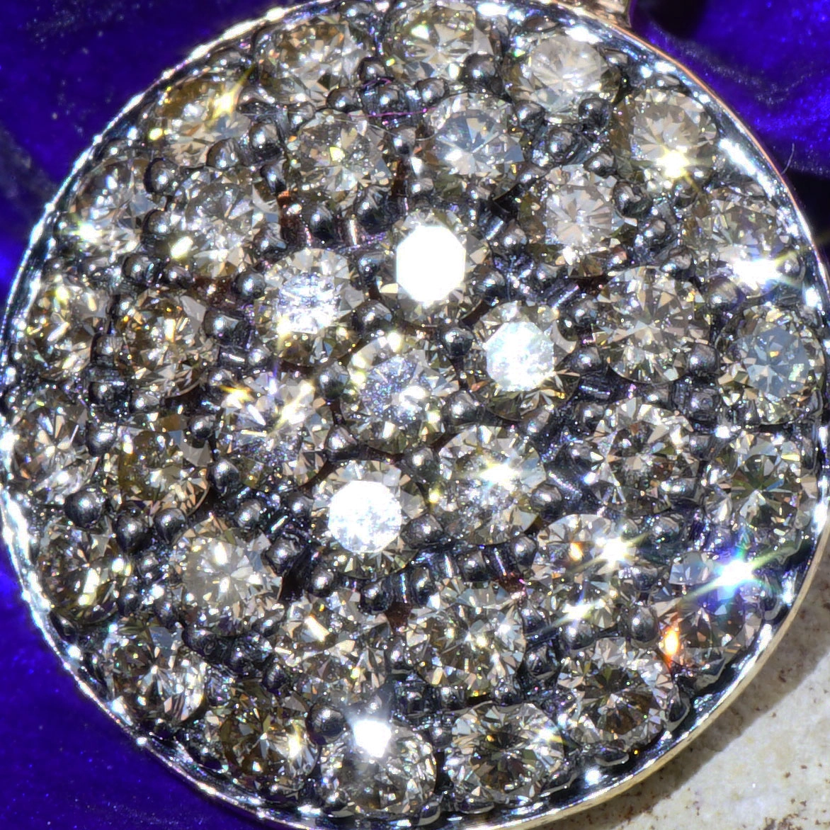 A chic Diamond Pendant that convinces....18 kt Rosegold made in Italy