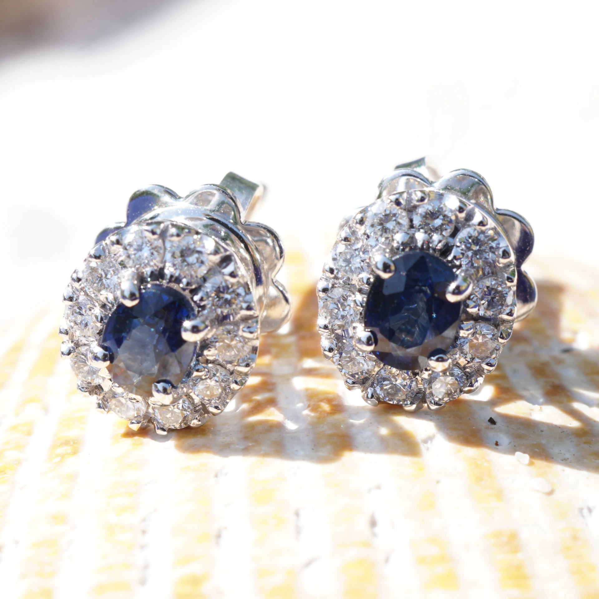 Luxury Saphire Earrings...18 kt Gold....made in bella Italy