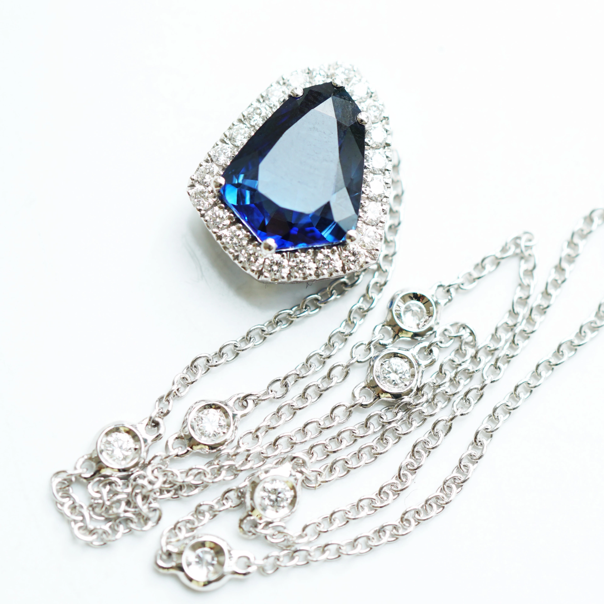 Saphire Diamond Necklace made in Italy.....AAA+ Best Quality 18 kt Whitegold