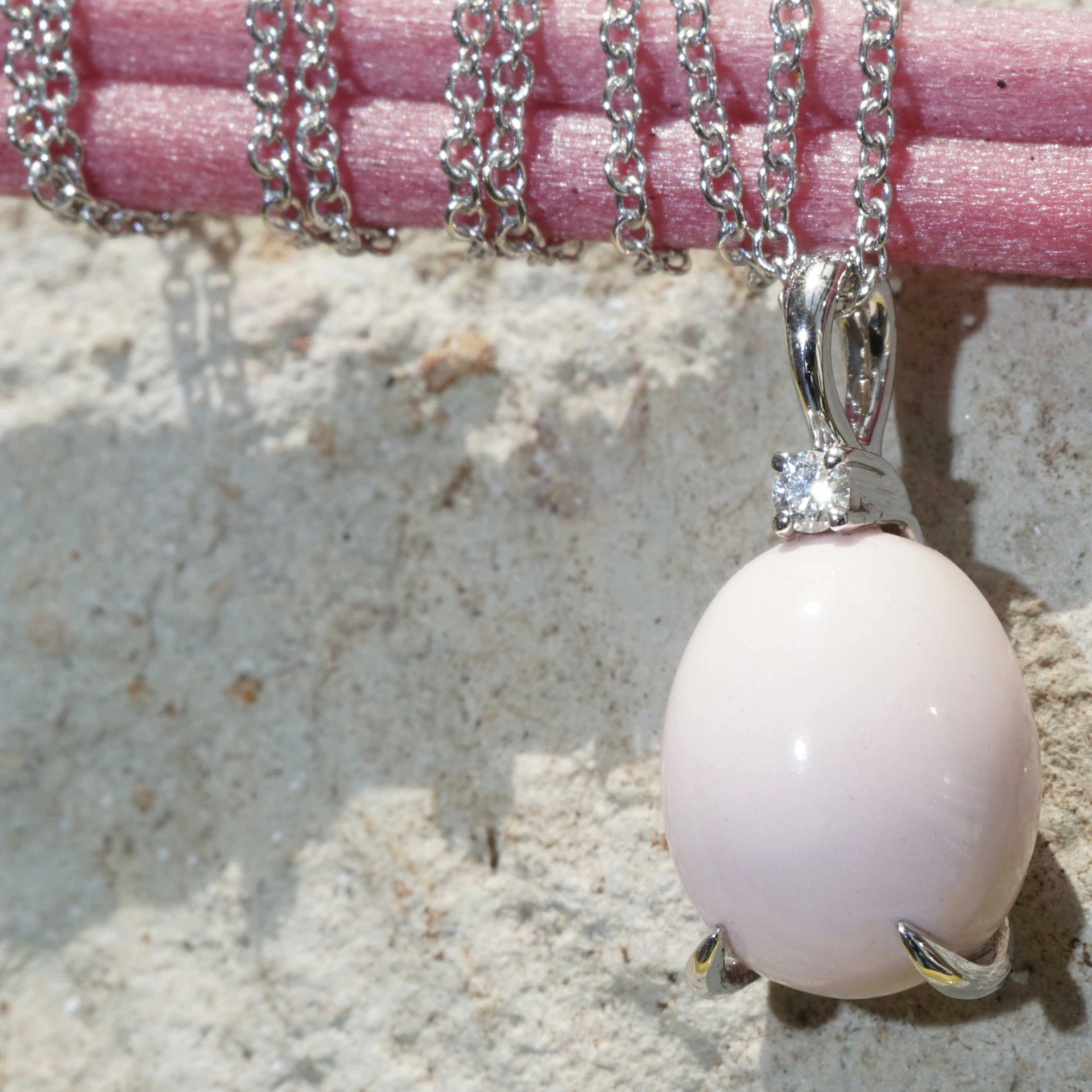 Drop Pendant...soo sweet...with coral and Diamond...made in Italy