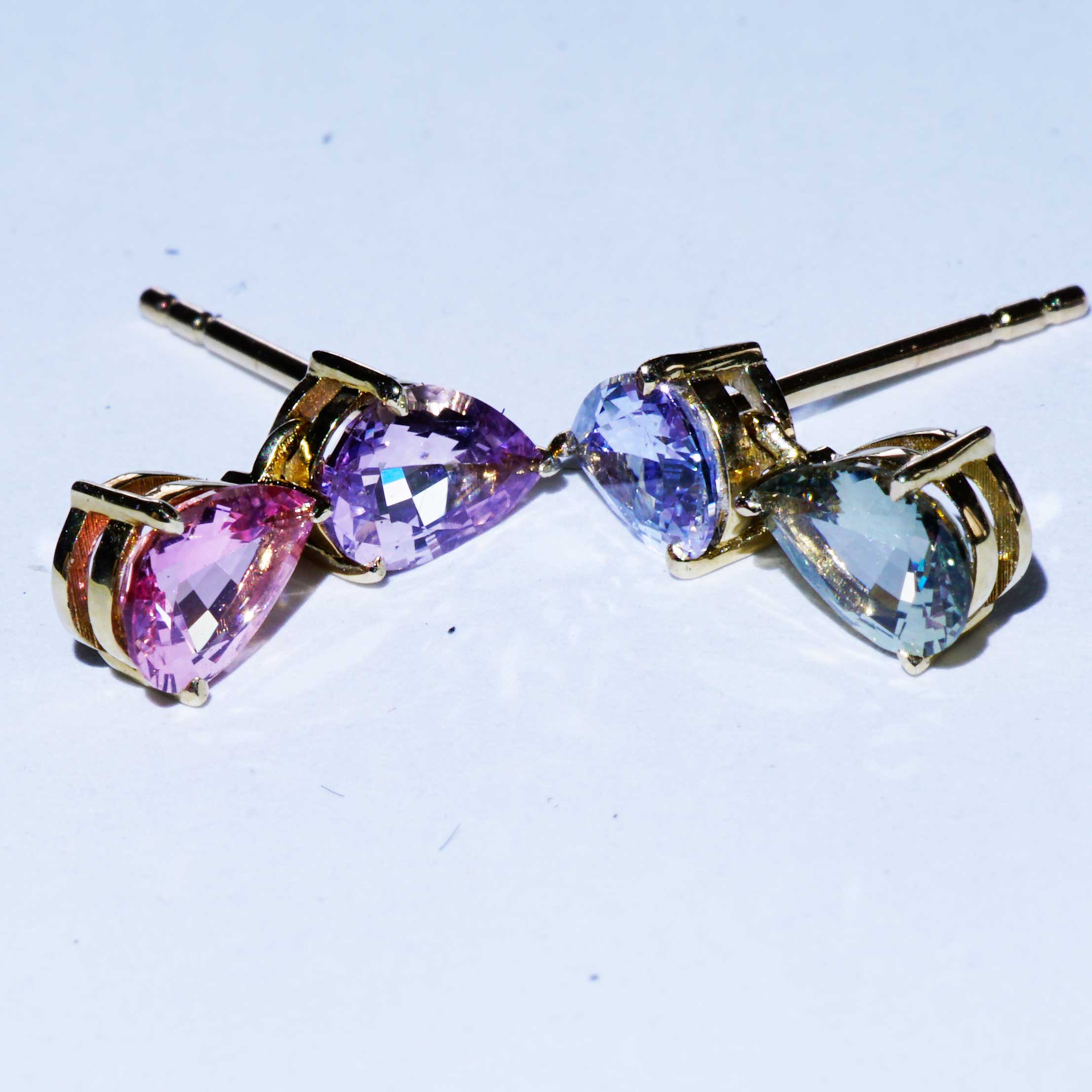 Great Saphire Earrings Multicolor appr. 2.14 ct  14 kt Yellow Gold from Ilanka Mine Madagascar