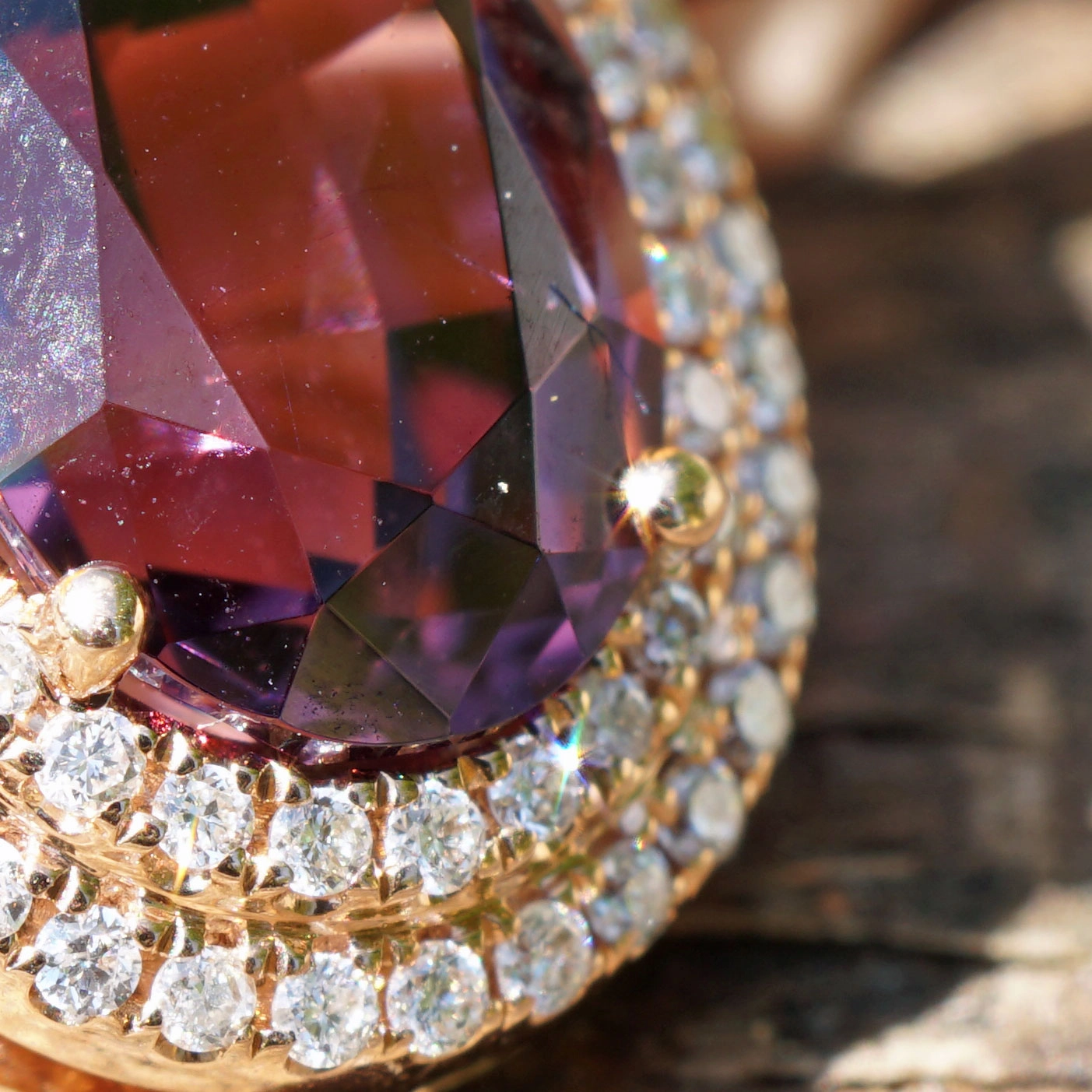 Spinel with unseen color from Tansania...3.86 ct huge seize