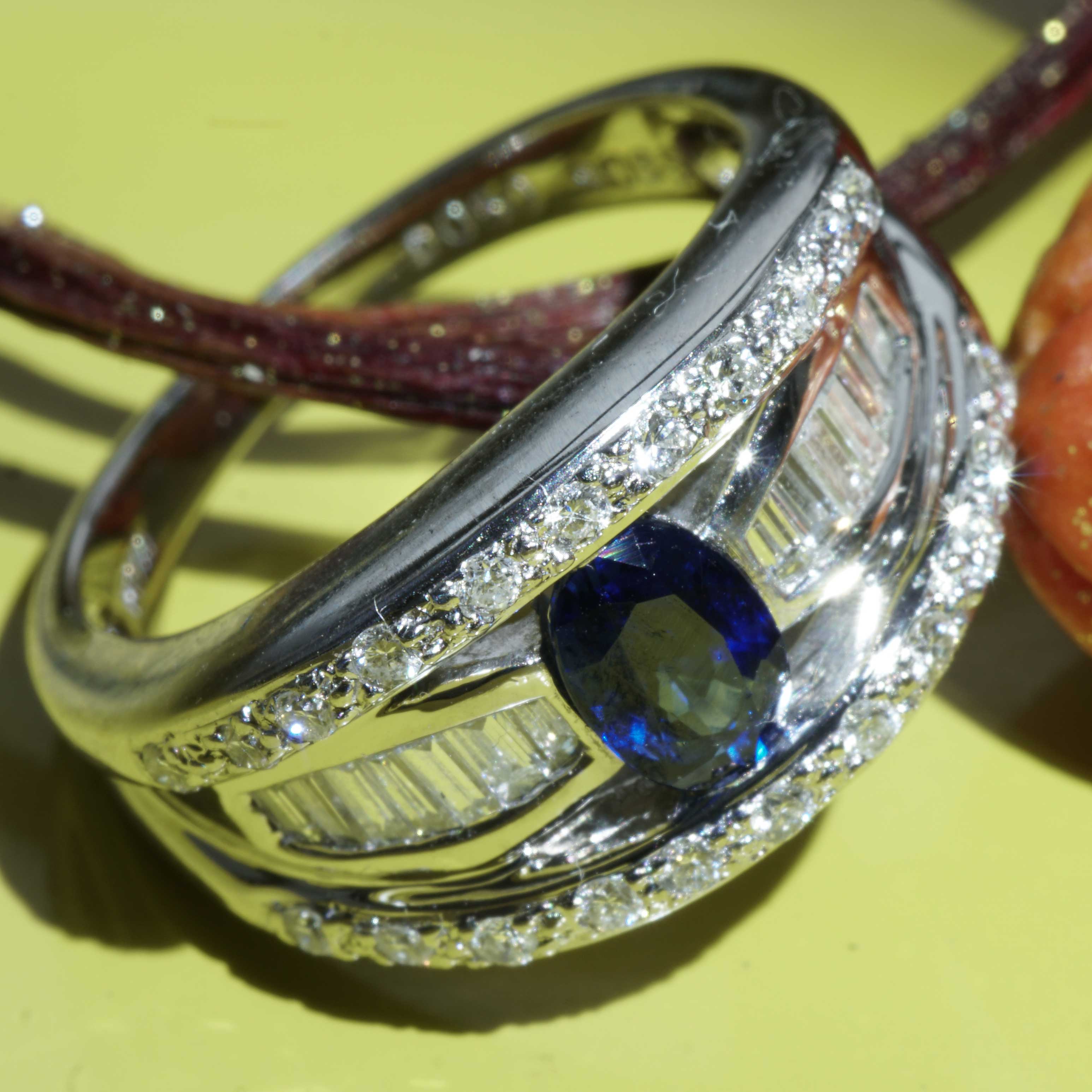 Sapphire Brilliant Ring 900 Platinum 0.65 ct 0.50 ct finest Sapphire and brilliant-cut Diamonds in Platinum