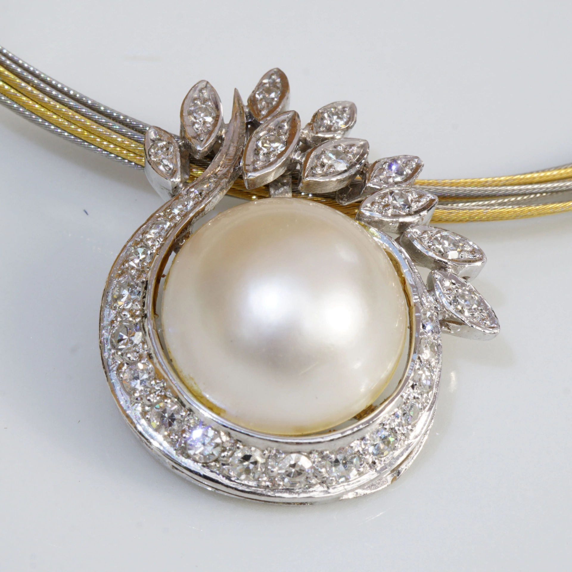 Mabe Pearl Brilliant Pendant..festive 0.60 ct TW VS 7 Grams