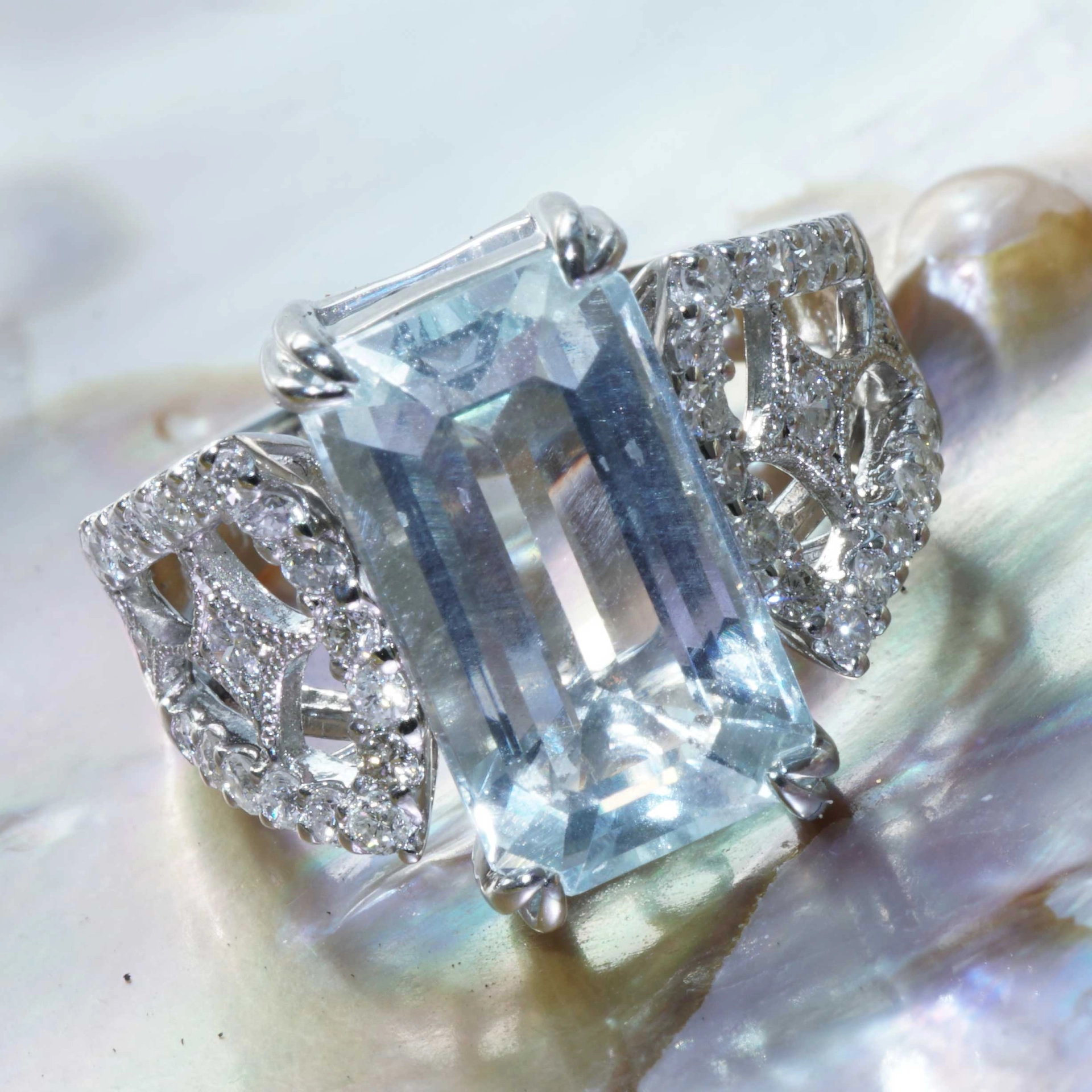 Aquamarin Brilliant Ring 900 Platinum 4.40 0.52  ct...so elaborately designed