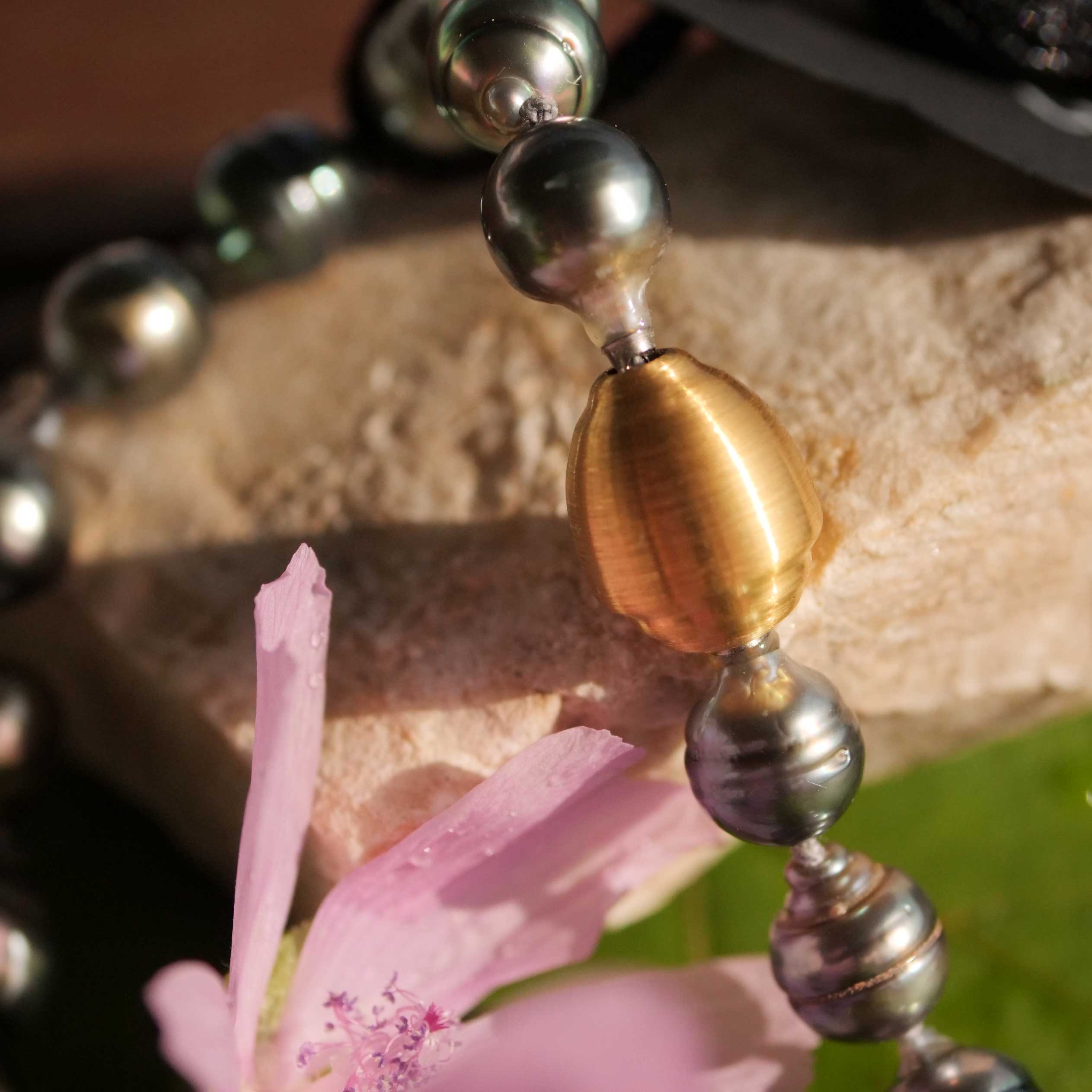 Tahitian cultured pearl necklace 8-11 mm baroque beautiful quality with intense lustre untreated 48 cm long