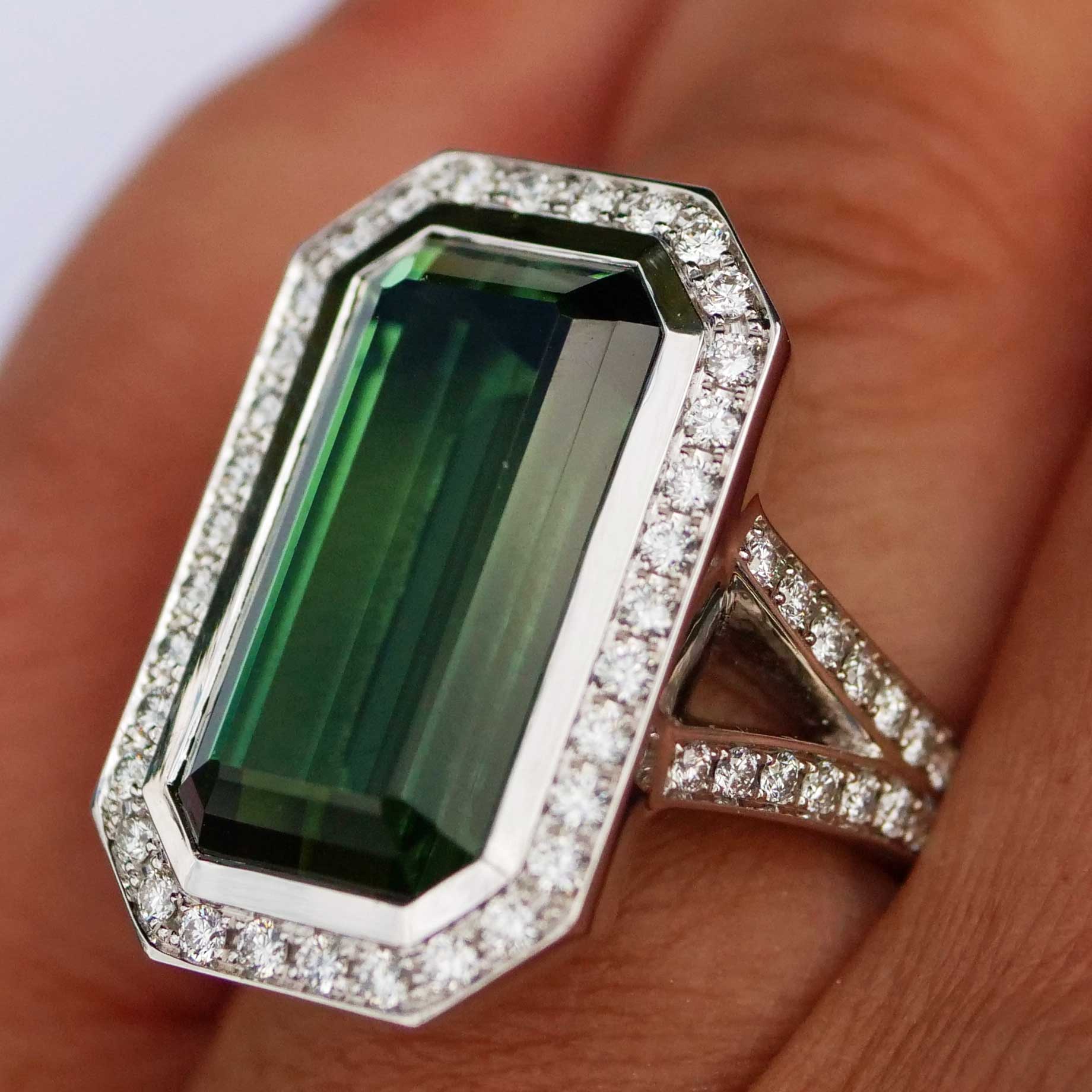 Tourmaline from Afghanistan green 19.79 ct fine Color Eyeclean Investment Gemstone