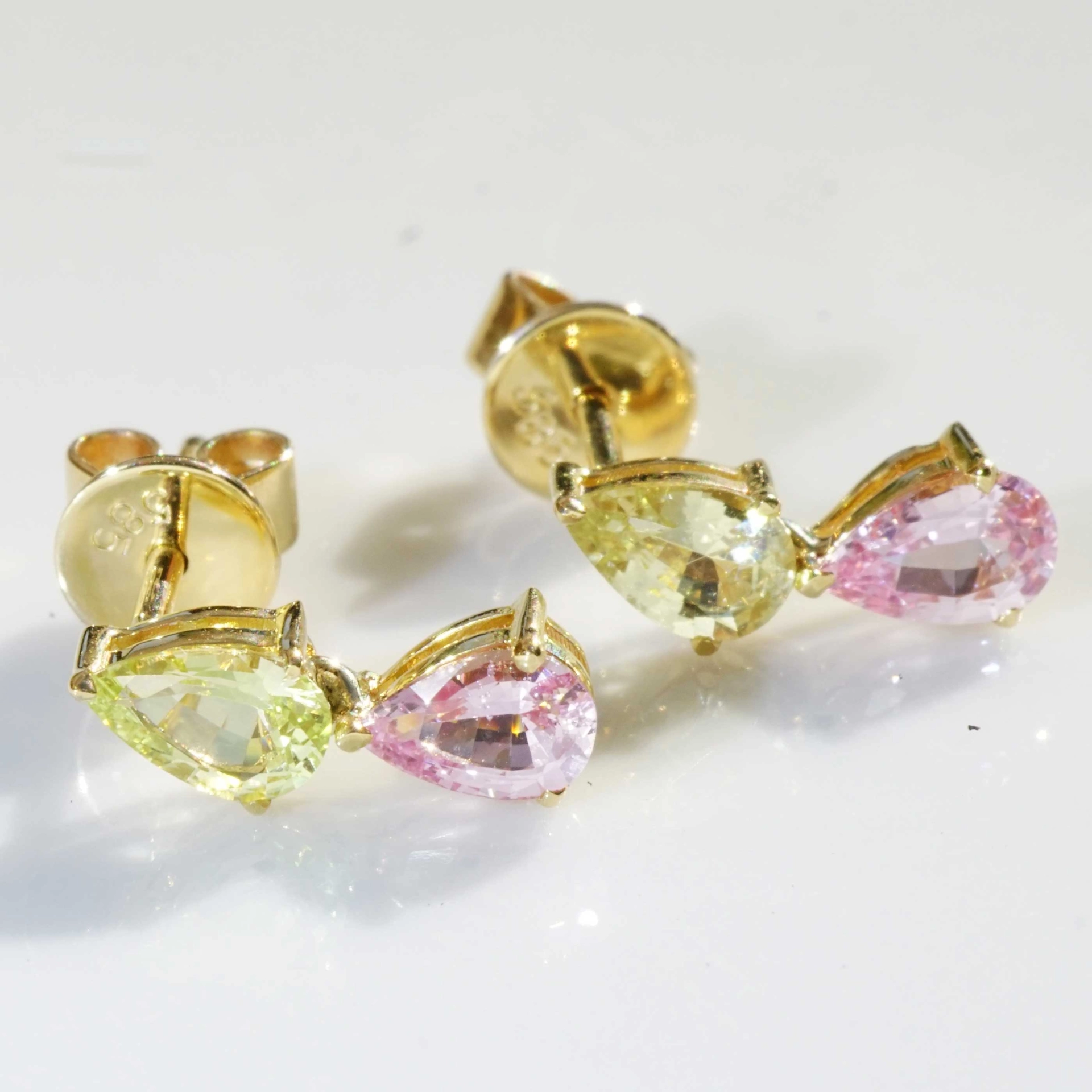 Saphire Earrings pink yellow 18 kt Yellow Gold Ilanka Mine Madagascar