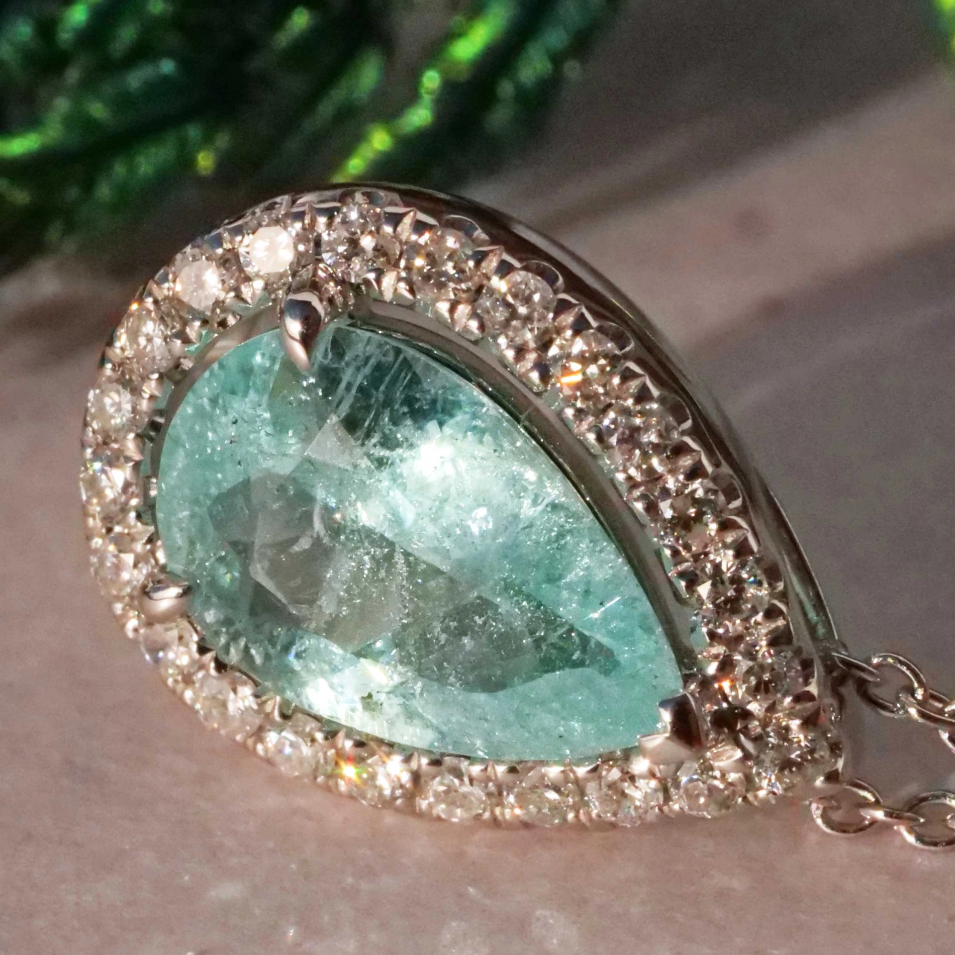 Paraiba Tourmaline Pendant 1.05 ct AAA 18 kt White Gold Brilliants 0.18 ct Laguna