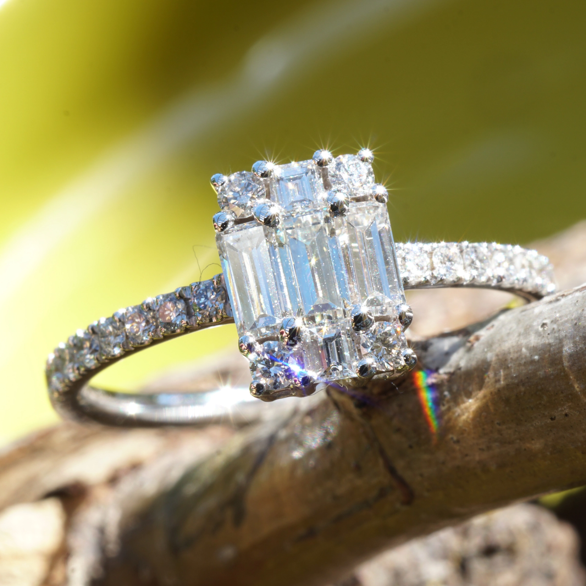 Diamond Ring 18 kt Whitegold 0.76 ct Loupeclean...Manufactured in Italy with Passion