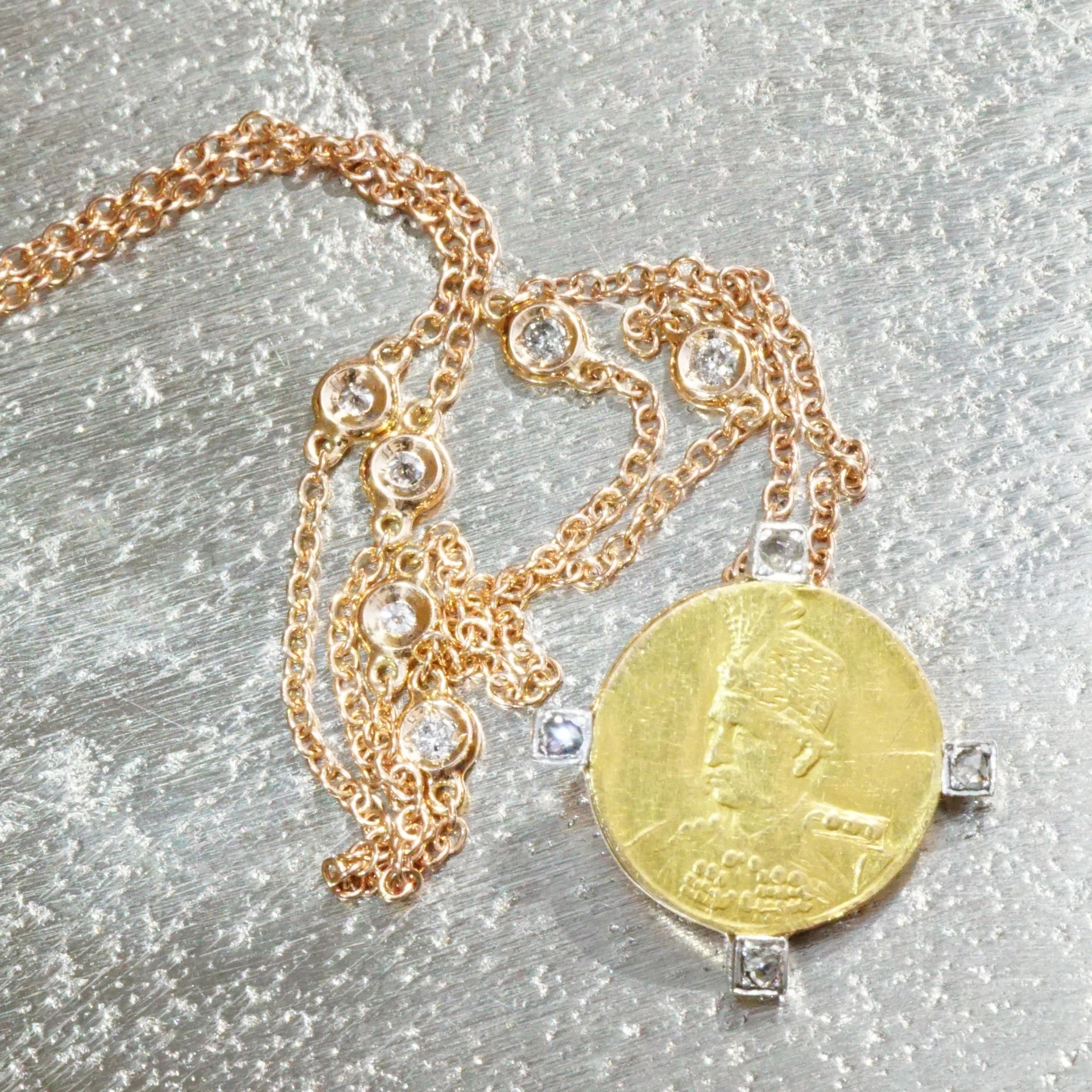 Coin Diamond Pendant with modern Rose Gold Chain 18 kt grey Diamonds