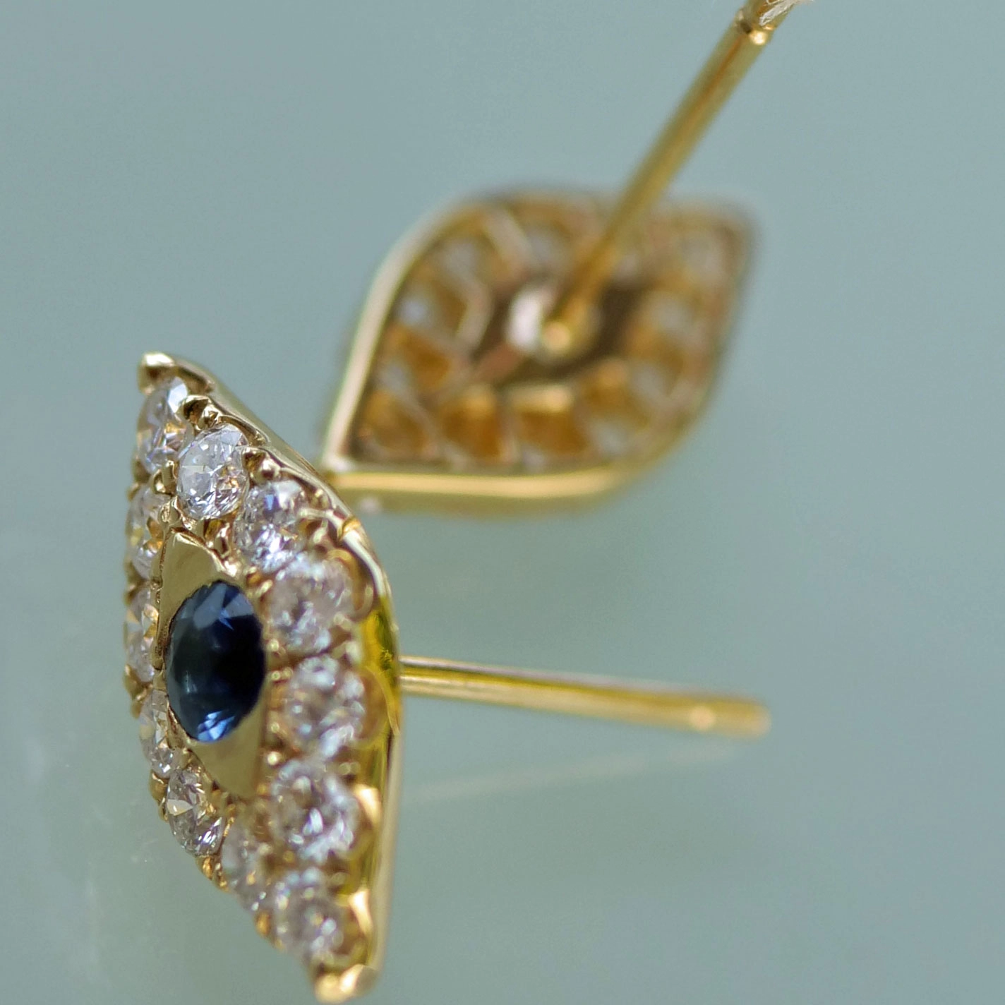 Just a nice Shape...Navette Earrings 18 kt Gold fine Gems