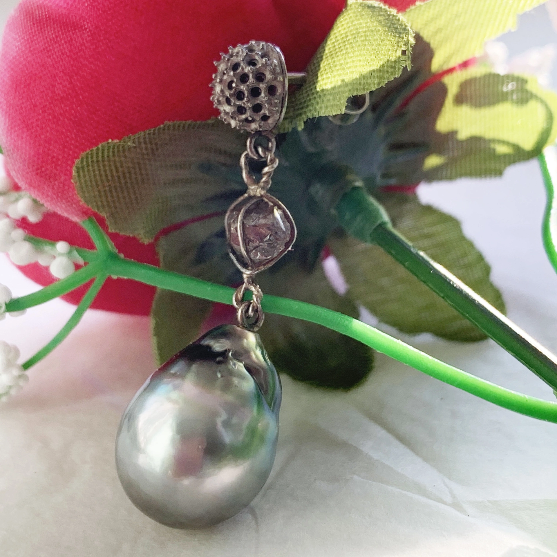 Tahitian cultured Pearl Diamond Earrings 750 White Gold....Rock Story 