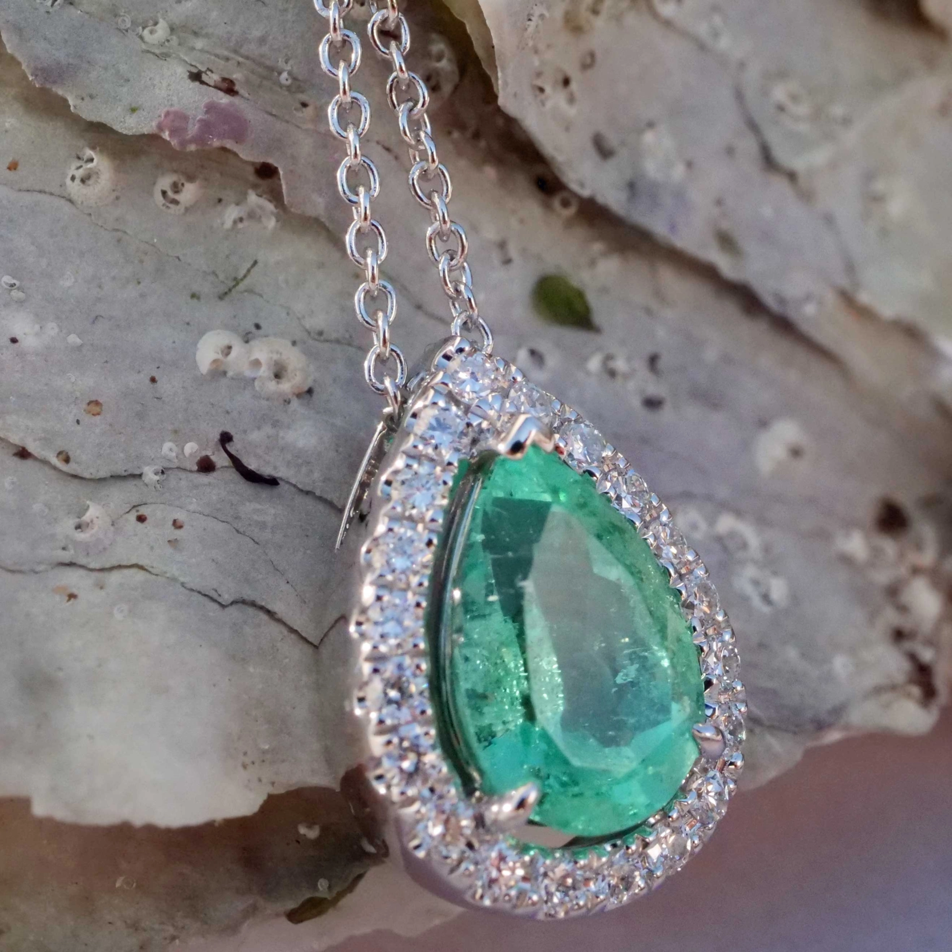 Emerald Pendant 1.28 ct AAA 18 kt White Gold Brilliants 0.18 ct..great Color