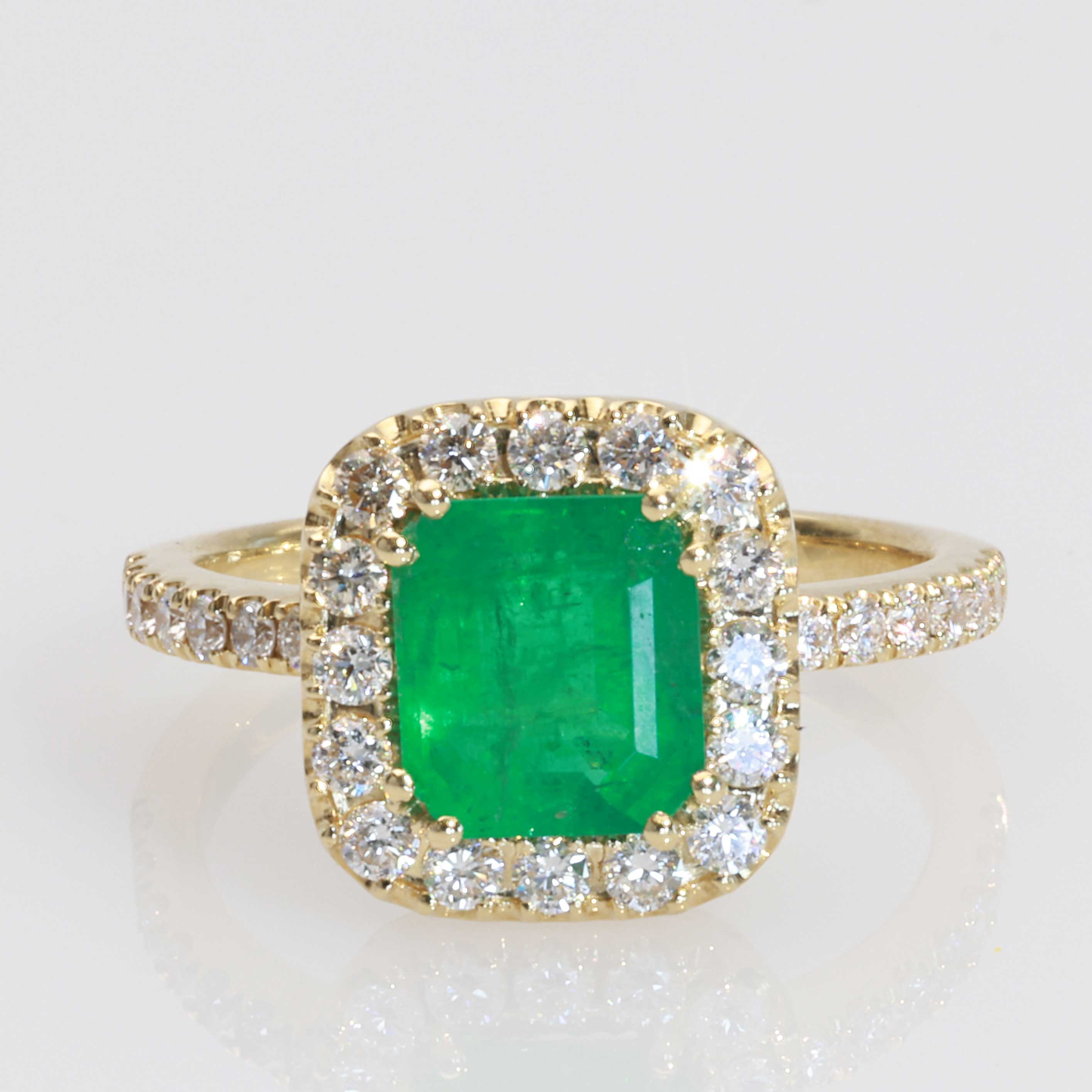 Emerald Brilliant-Cut Ring 1,532 ct / 0.55 ct 750 Yellow Gold – King of Gemstones