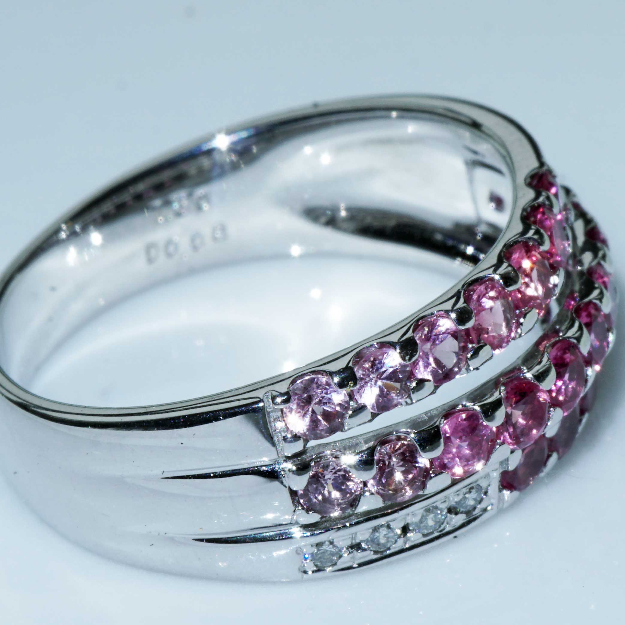 Pink Sapphire Brilliant Ring 750 white gold 1.50 ct 0.08 ct interesting color gradations from light to dark