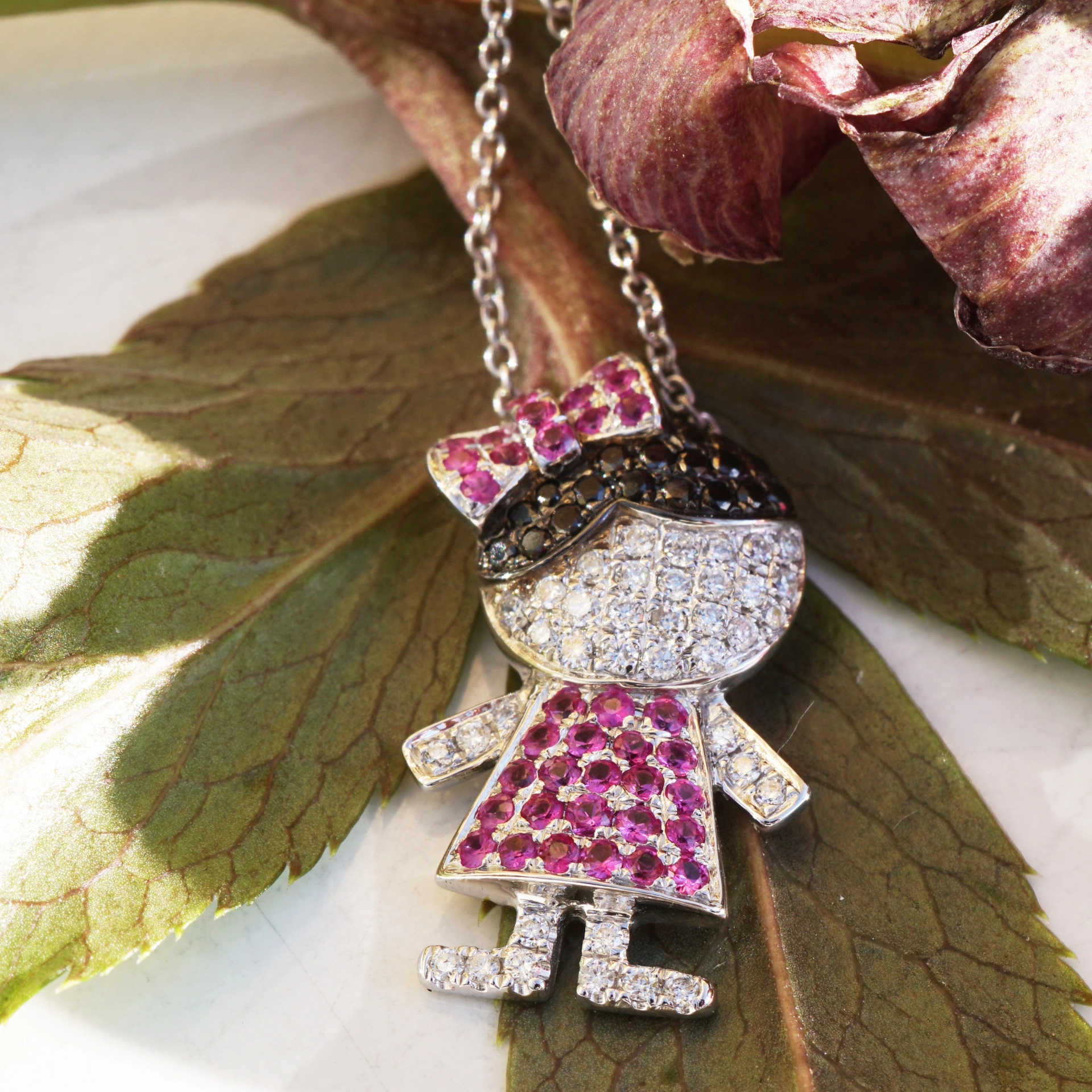Mädchen Collier 750er Weissgold Diamanten 0.25 ct pink Saphiren 0.20 ct 20 x 13 mm