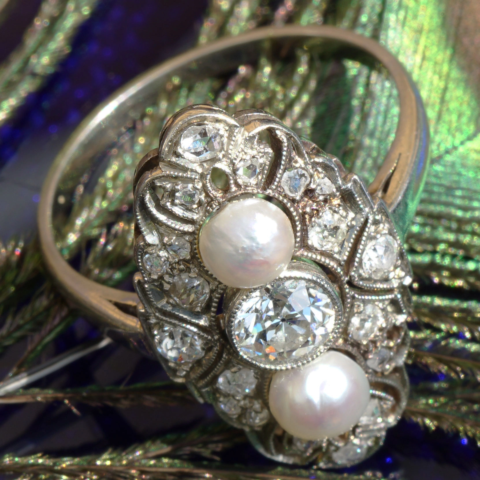 Art Deco Ring um 1930 Platin mit Orientperlen und Altschliffbrillanten und Diamantrosen