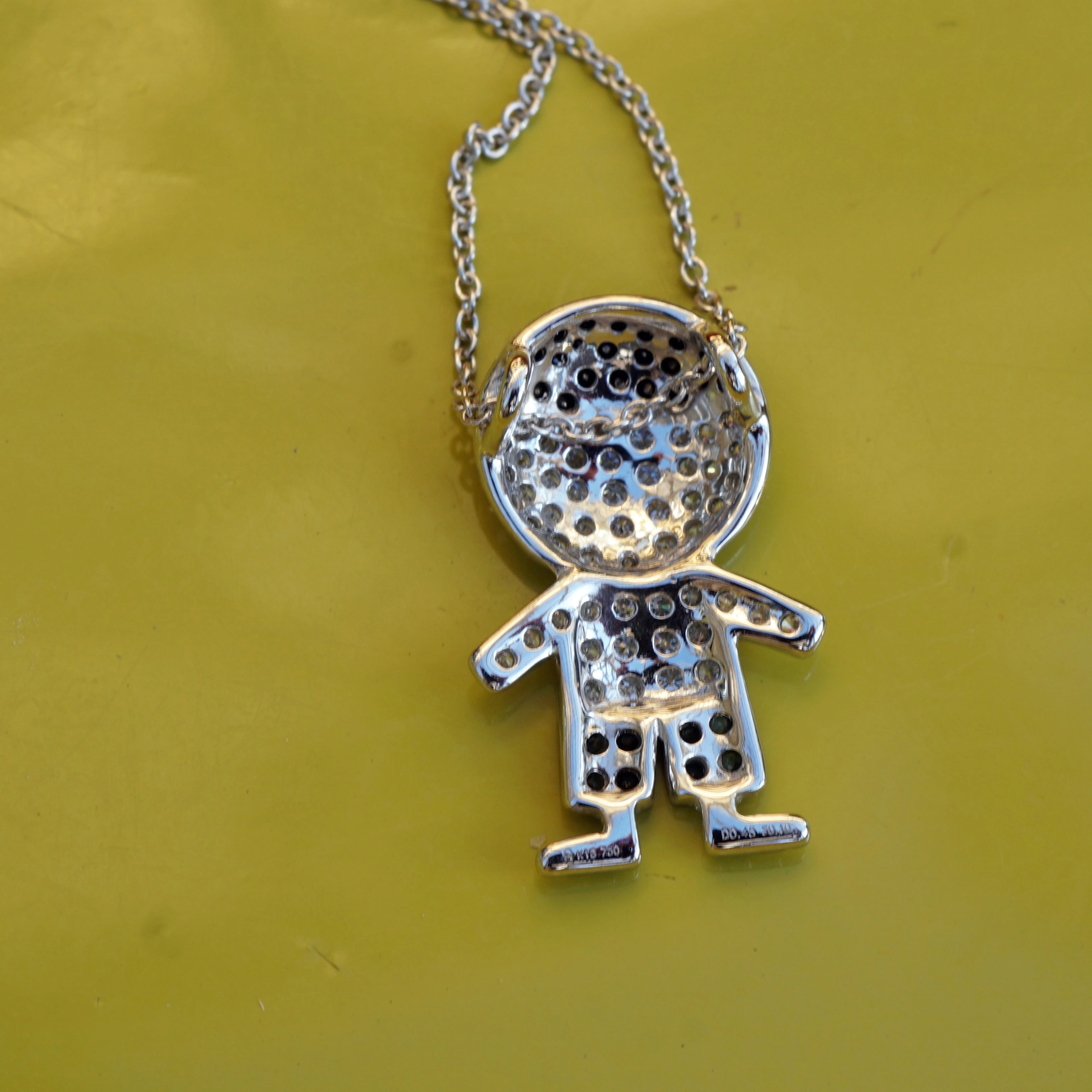 Jungen Collier 750er Weissgold Diamanten 0.45 ct blau Saphiren 0.10 ct 20 x 13 mm