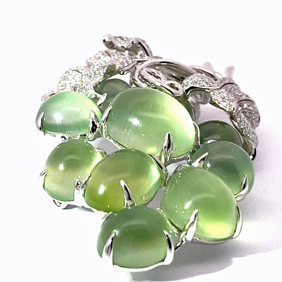 Wine Prehnite Brilliant Brooch with Pendant 750 White Gold 70 ct 2.19 ct TW / VVS-VS 