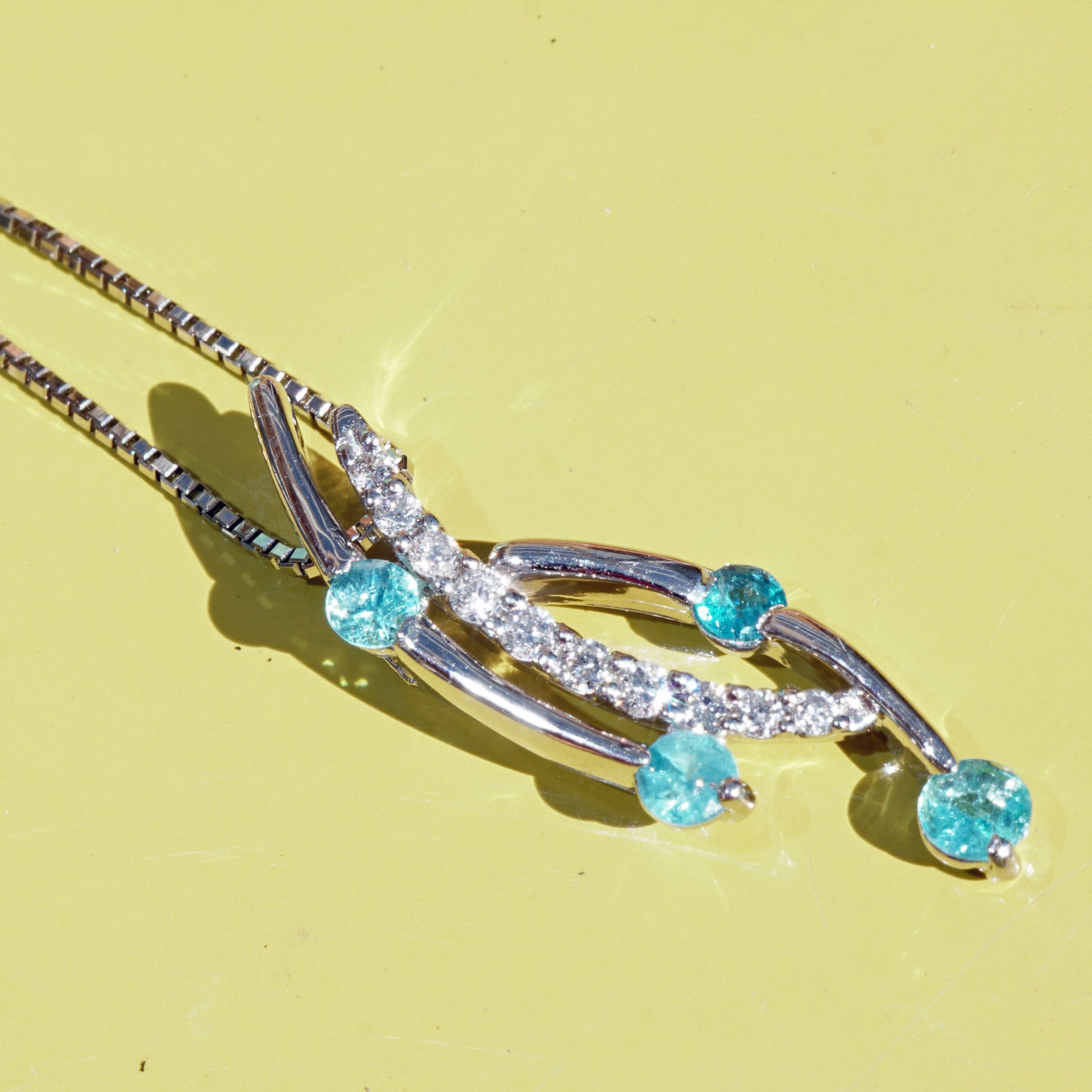 Paraiba Tourmaline Brilliant Pendant with Chain 900 Platinum....lagune Colors...