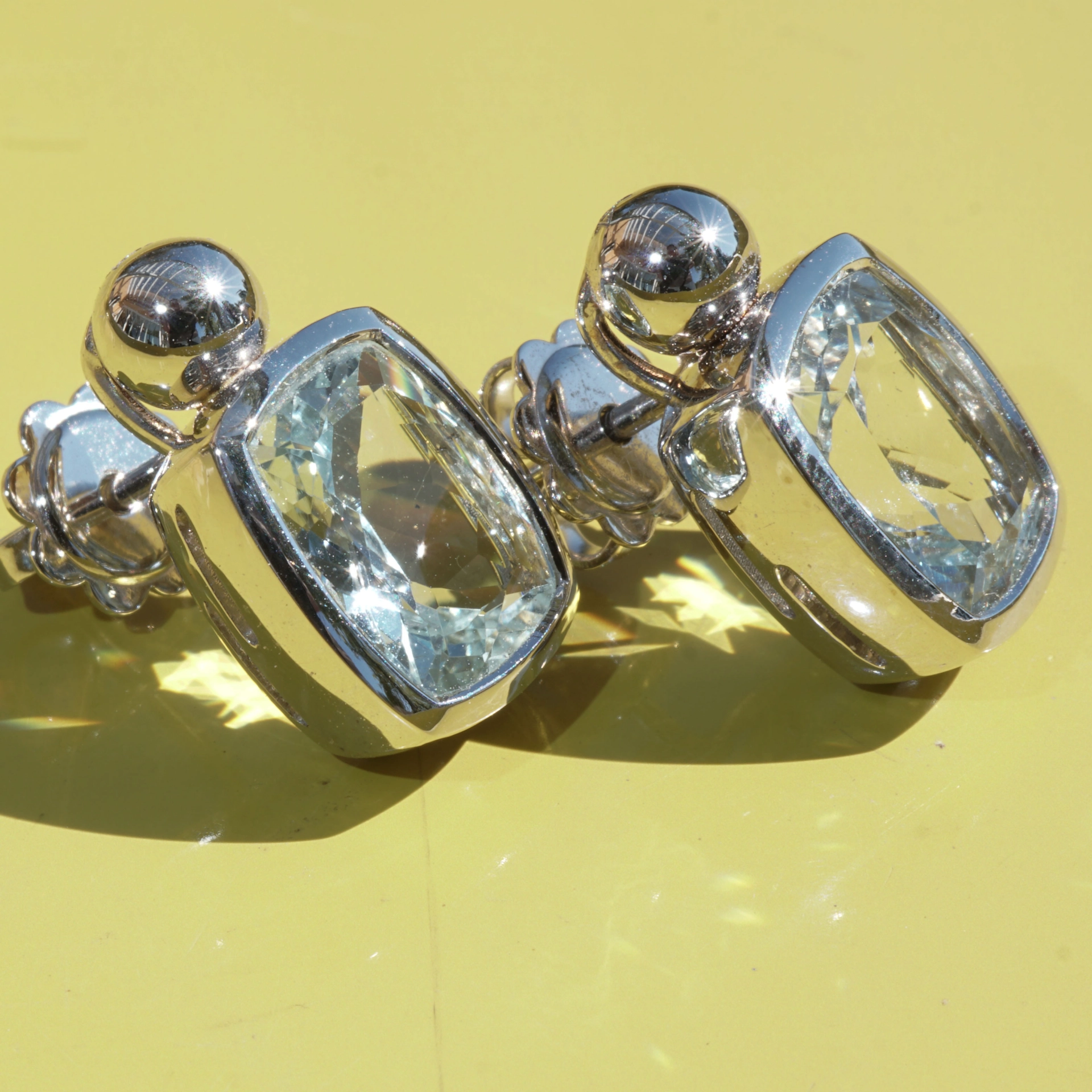 Earrings Aquamarine 18 kt White Gold....modern chic Setting made in Italy