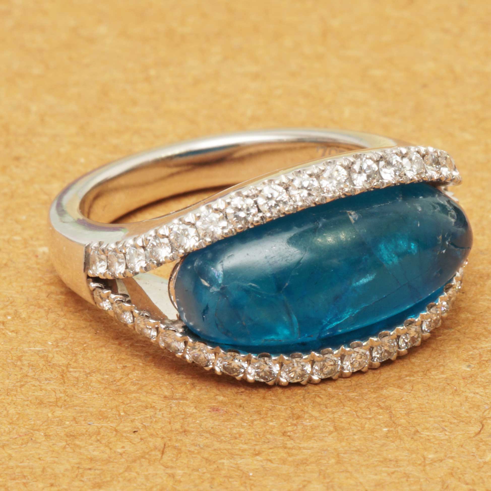 Neonblue Apatite Brilliant Ring 18 kt White Gold 7.50 ct Paraiba Color very fine Jewellery