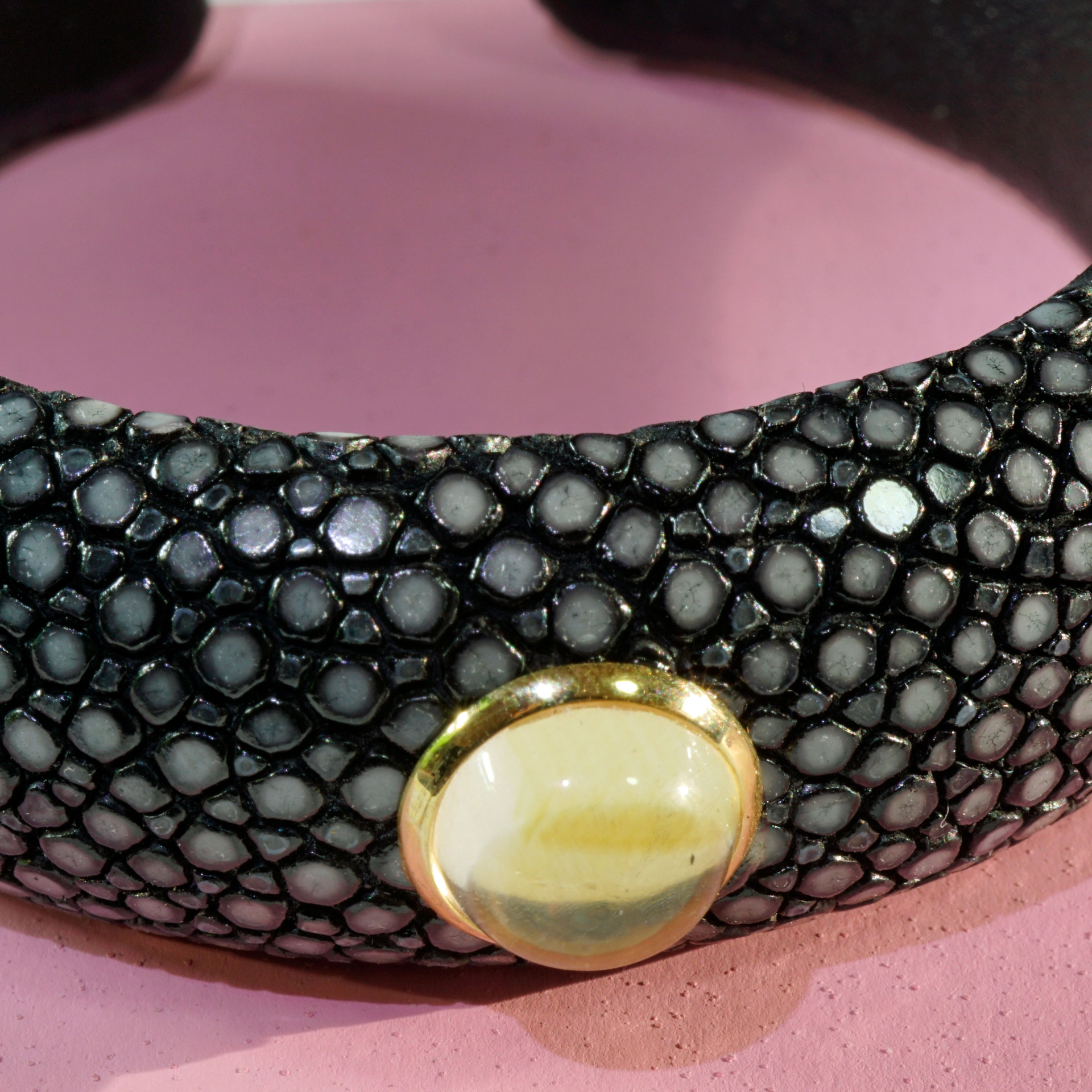 Citrine Stingray Leather Bangle 585 gold 14 kt yellow gold  High-Quality piece of Jewelry