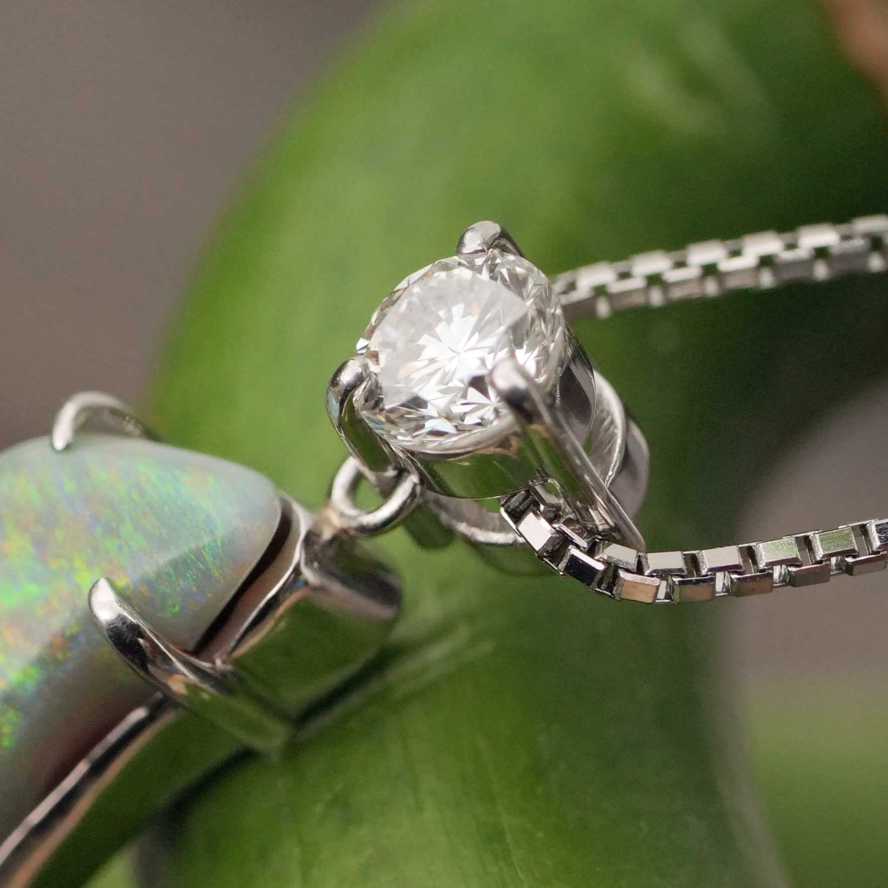 White Full Opal Brilliant Pendant with Chain 900 850 Platinum 4.38 ct 0.284 ct Australia