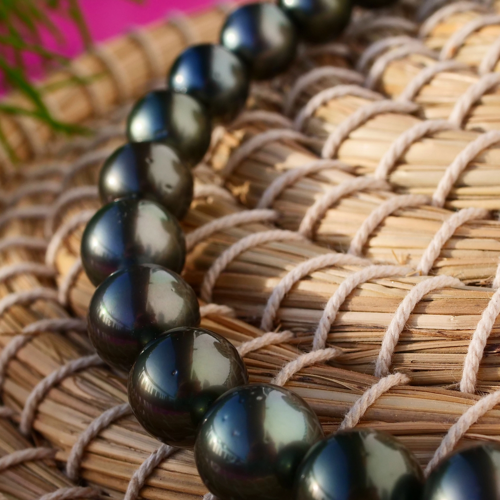 Tahiti Zuchtperl Collier 15,3 x 12,0 mm AAA-AA+ schwarz-antrazit toller Lüster tolle Größe