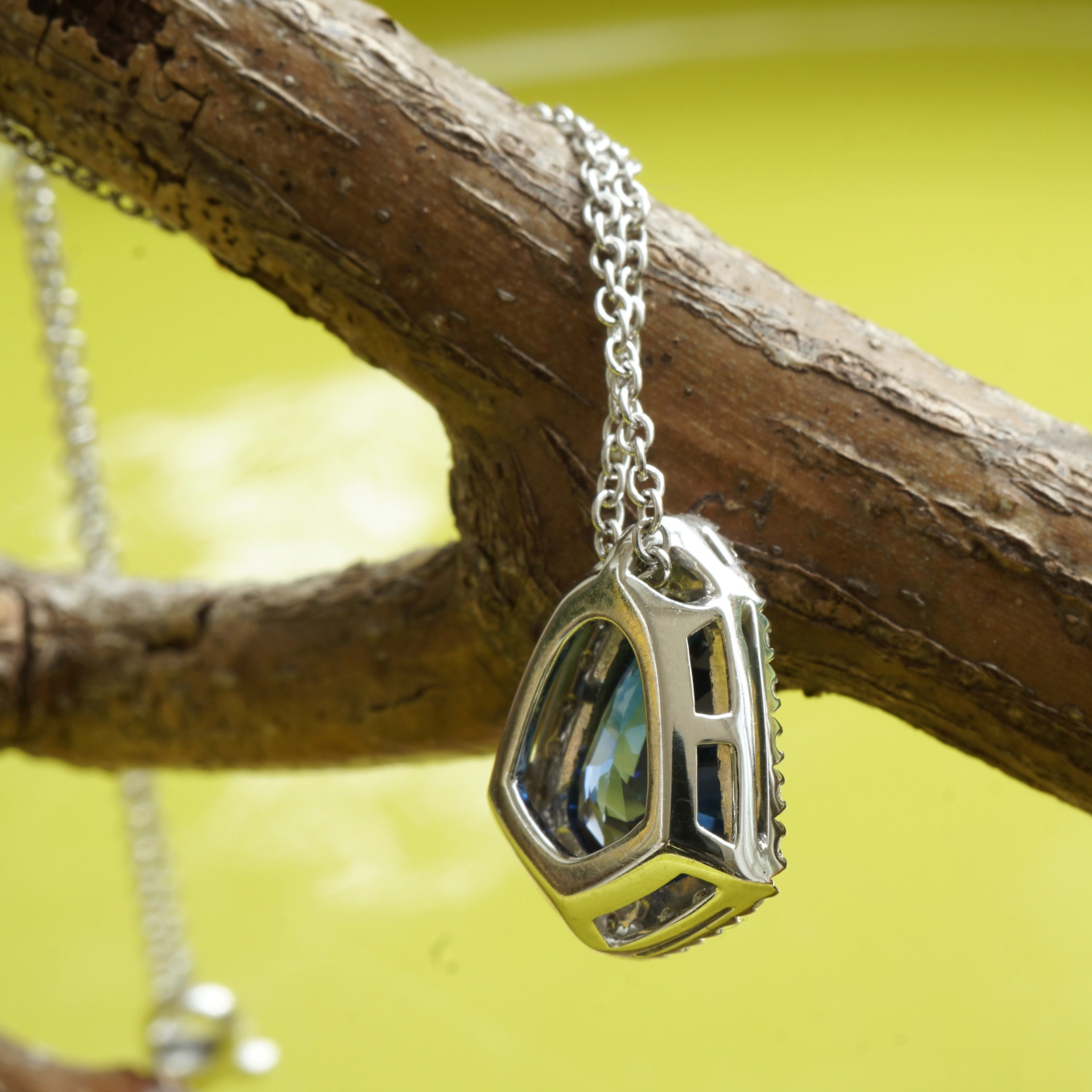 Saphire Diamond Necklace made in Italy.....AAA+ Best Quality 18 kt Whitegold