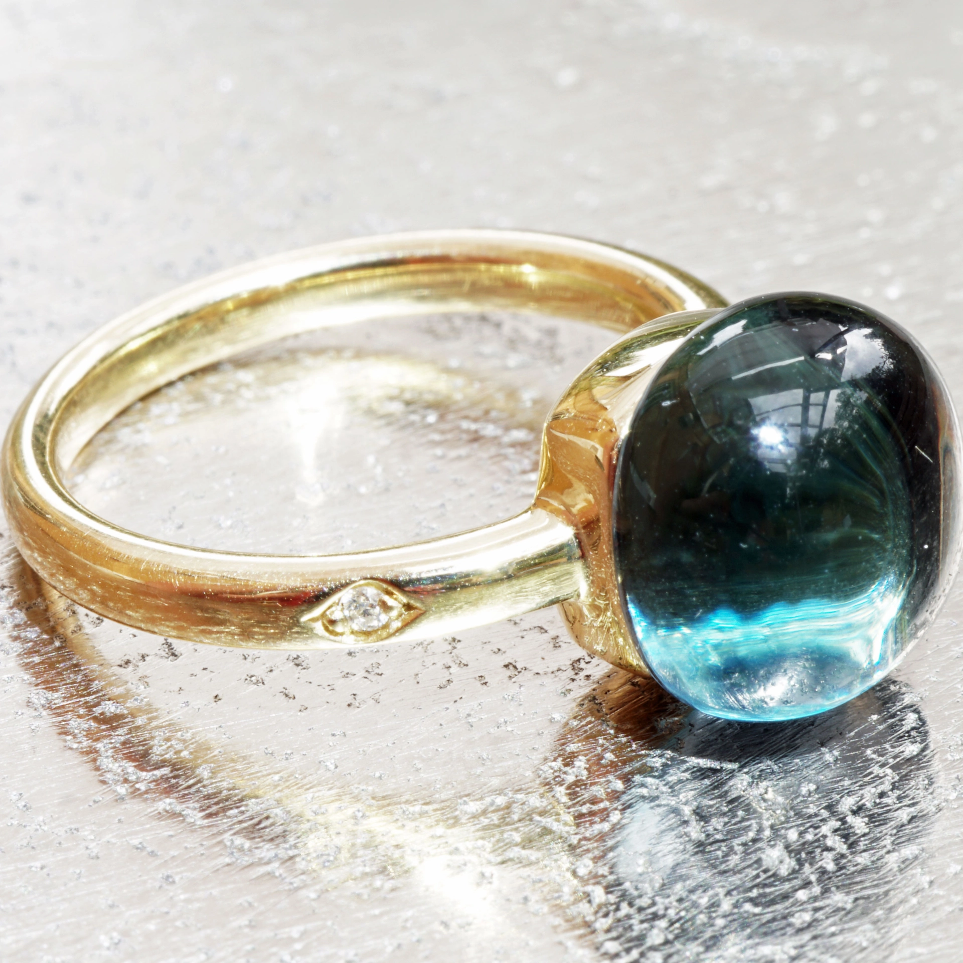 Bluetopaz Brilliant Ring 18 kt Yellow Gold...perfekt floating Effect
