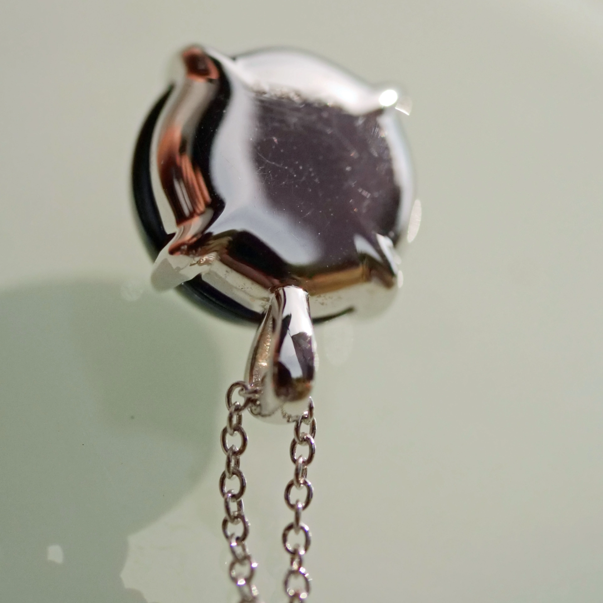 Blue Topaz Pendant with Chain 18 kt White Gold perfect floating Effect and cool Design