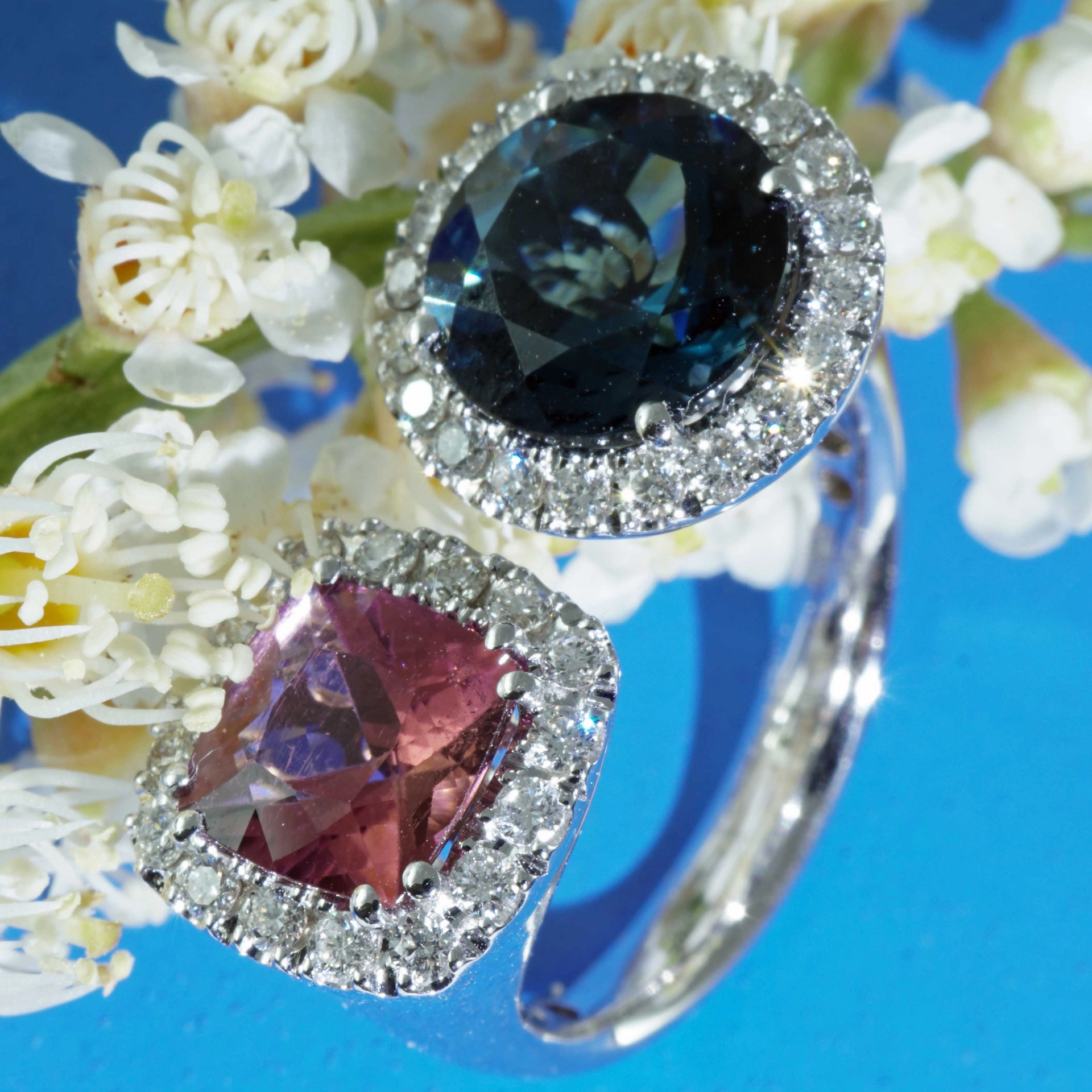 Wonderful Twin Ring 18 kt White Gold Tourmaline and Topaz with Brilliants surrounded