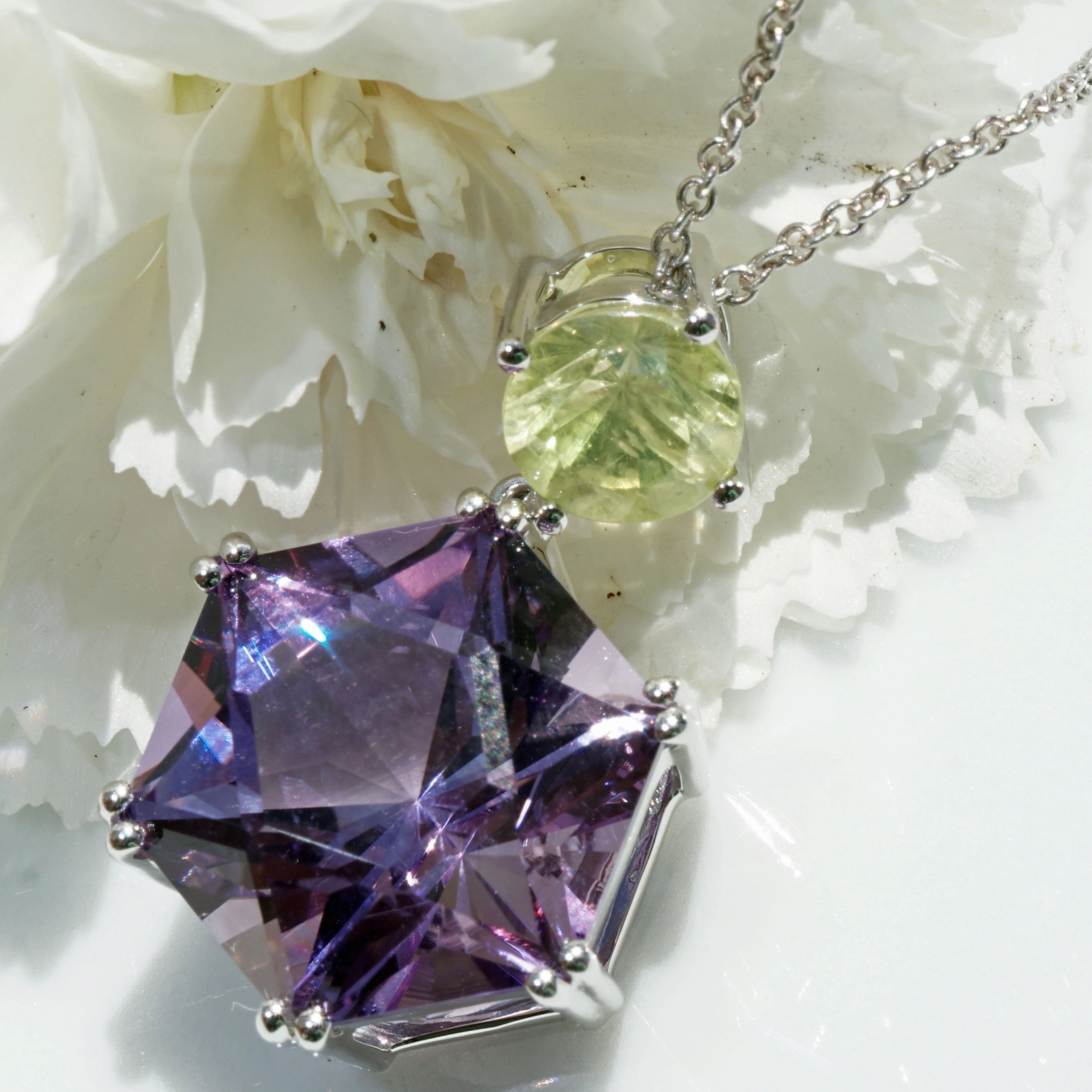 Chrysoberyll Amethyst Pendant with Chain...neverseen Colors...18 kt White Gold