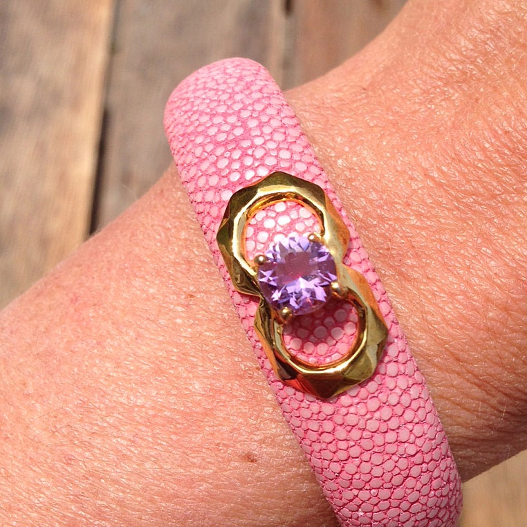 Amethyst-Rochenleder-Armreif, Silber/vergoldet,
